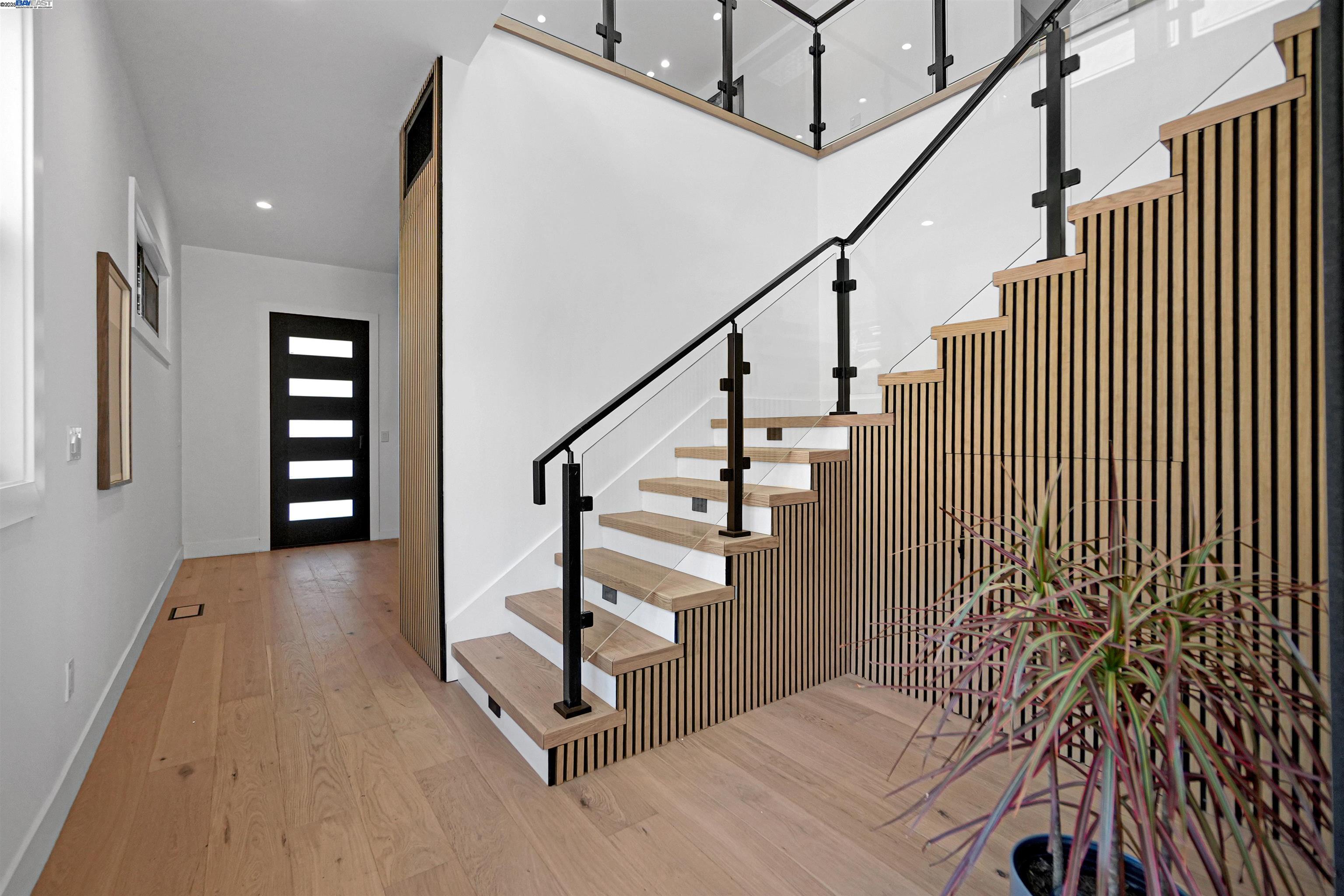 Detail Gallery Image 7 of 60 For 5229 Miles Ave, Oakland,  CA 94618 - 6 Beds | 6/1 Baths