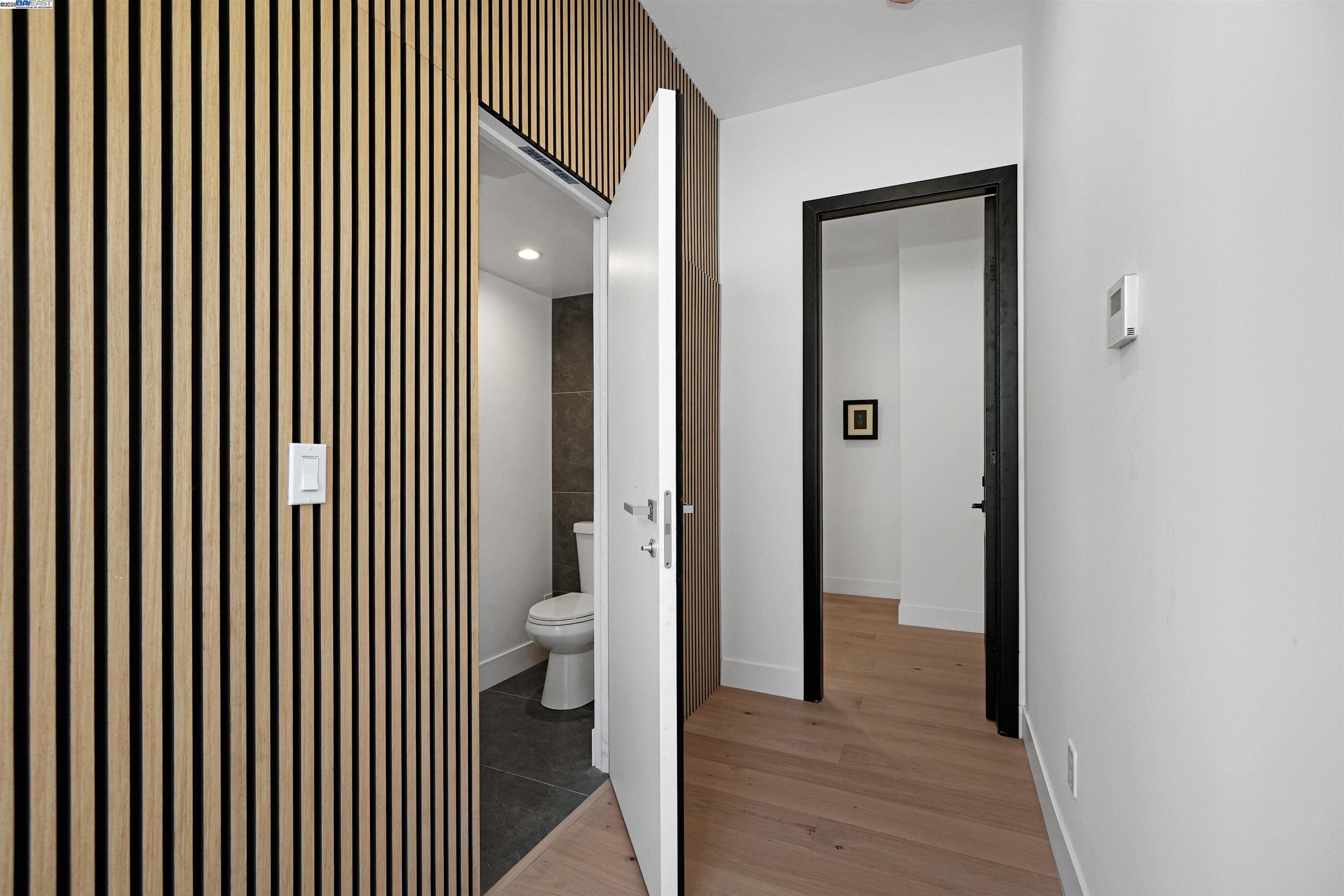Detail Gallery Image 9 of 60 For 5229 Miles Ave, Oakland,  CA 94618 - 6 Beds | 6/1 Baths