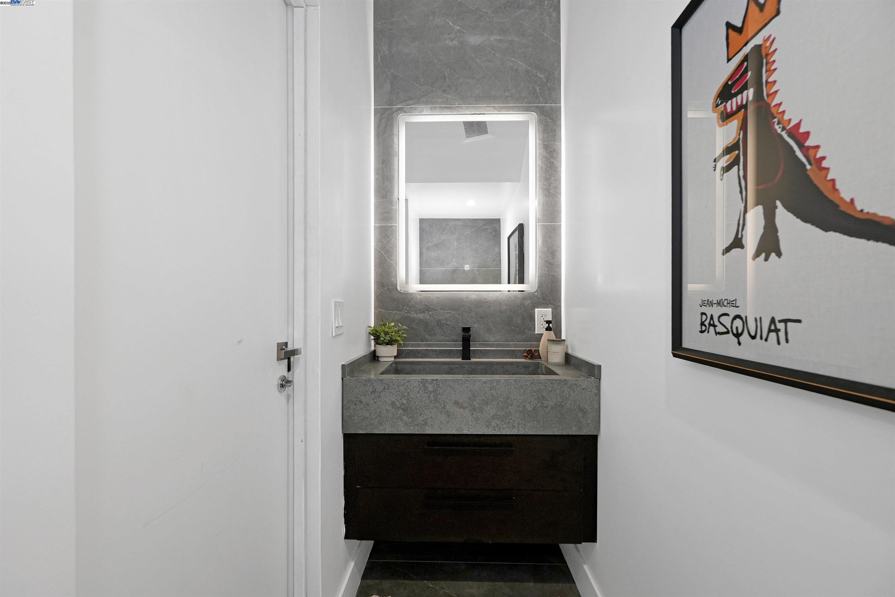 Detail Gallery Image 10 of 60 For 5229 Miles Ave, Oakland,  CA 94618 - 6 Beds | 6/1 Baths