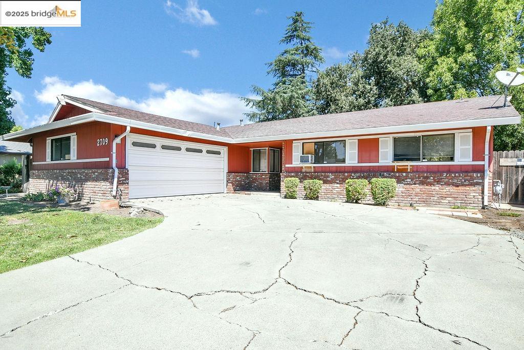 Detail Gallery Image 1 of 21 For 2709 Javete Way, Stockton,  CA 95209 - 3 Beds | 2 Baths