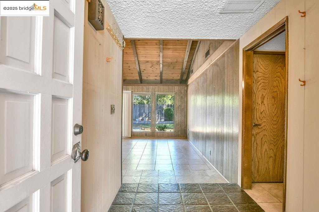 Detail Gallery Image 2 of 21 For 2709 Javete Way, Stockton,  CA 95209 - 3 Beds | 2 Baths