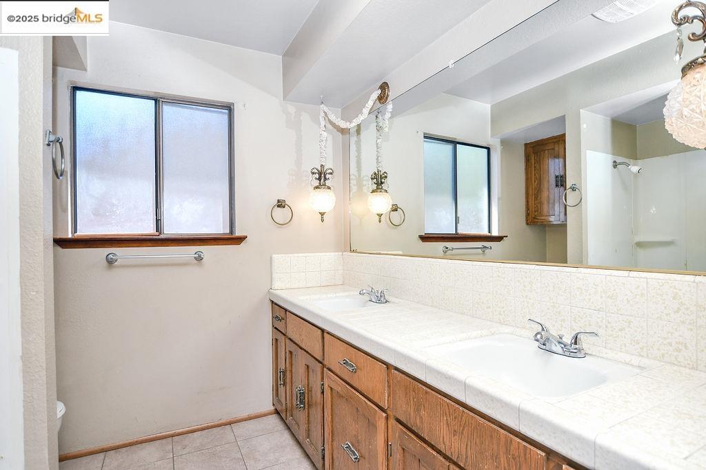 Detail Gallery Image 13 of 21 For 2709 Javete Way, Stockton,  CA 95209 - 3 Beds | 2 Baths
