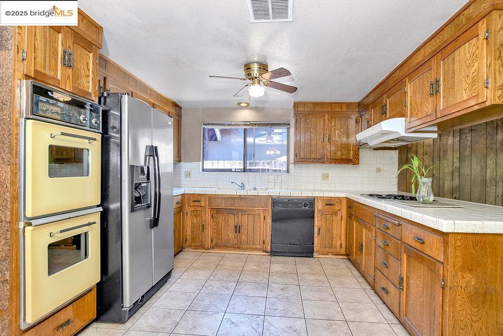 Detail Gallery Image 7 of 21 For 2709 Javete Way, Stockton,  CA 95209 - 3 Beds | 2 Baths