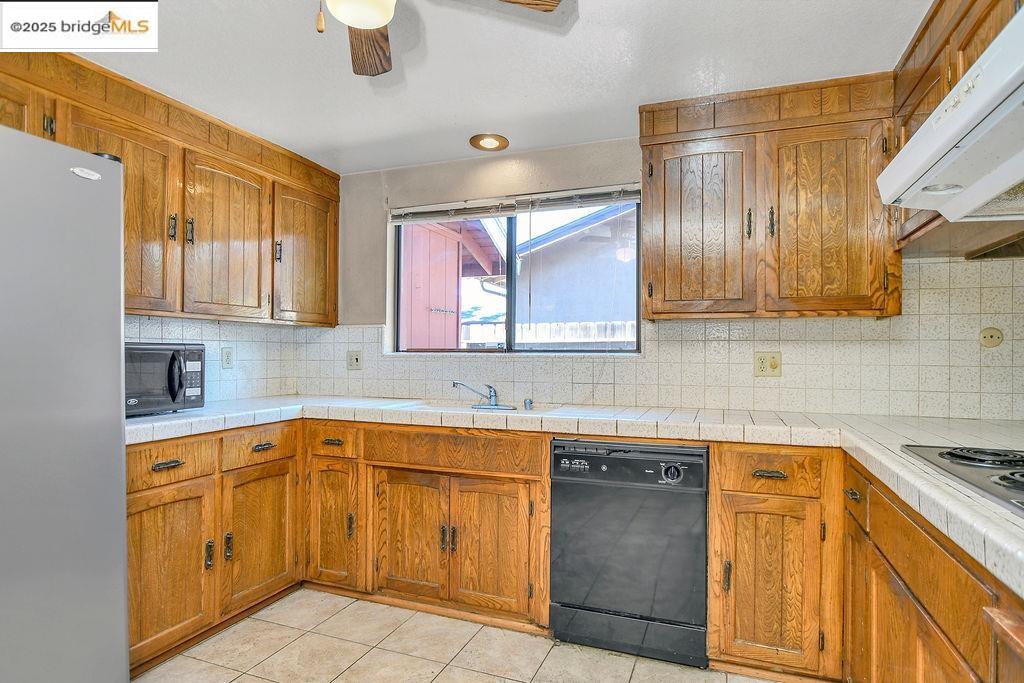 Detail Gallery Image 8 of 21 For 2709 Javete Way, Stockton,  CA 95209 - 3 Beds | 2 Baths