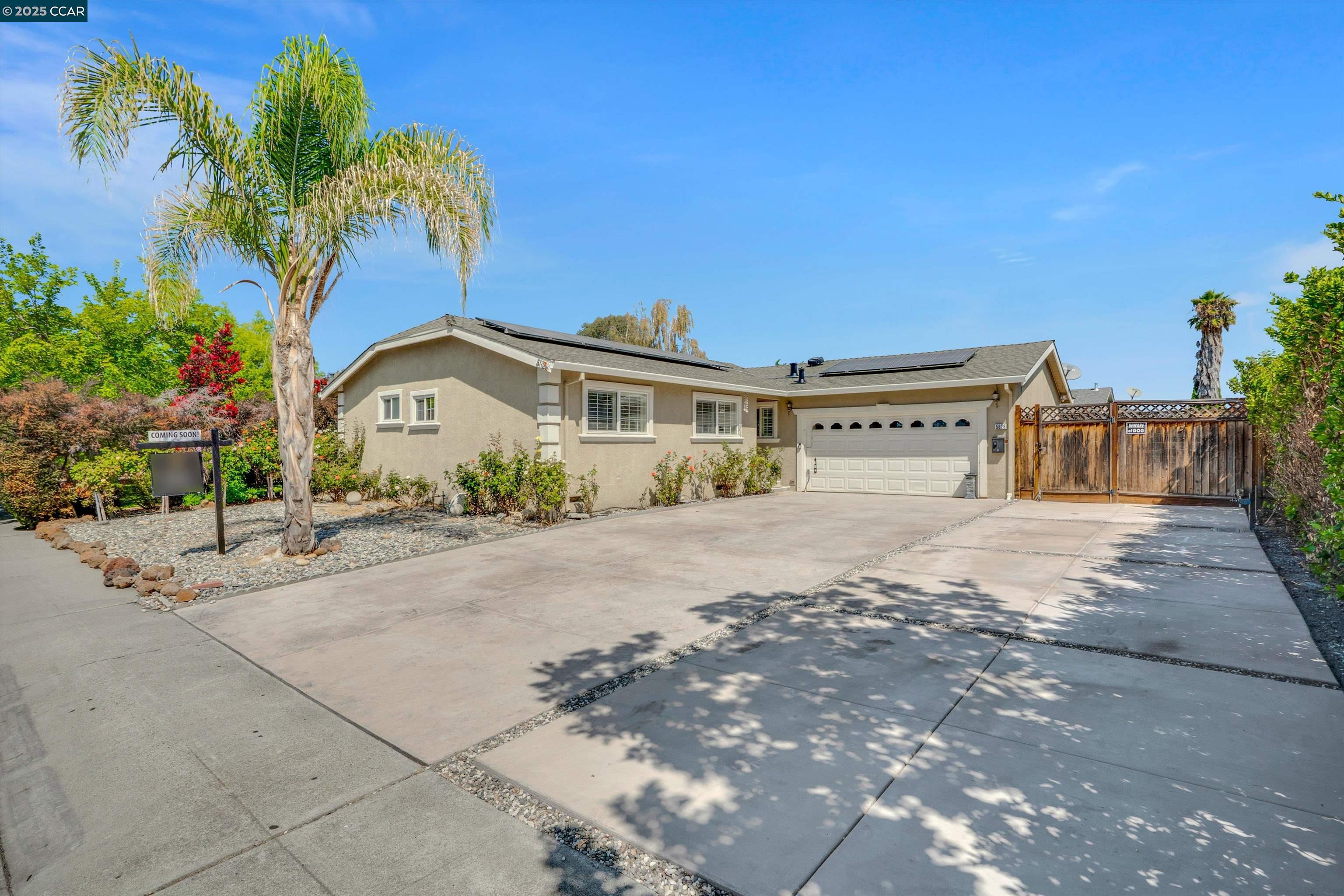 Detail Gallery Image 2 of 23 For 5828 Crestmont Ave, Livermore,  CA 94551-5615 - 4 Beds | 3 Baths