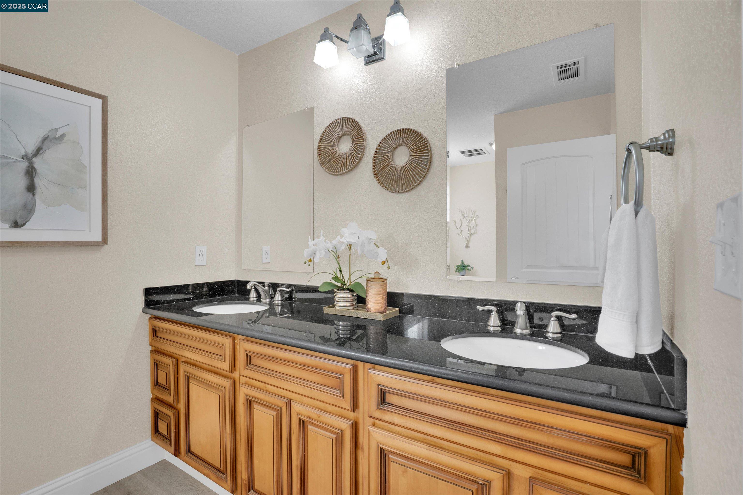 Detail Gallery Image 16 of 23 For 5828 Crestmont Ave, Livermore,  CA 94551-5615 - 4 Beds | 3 Baths