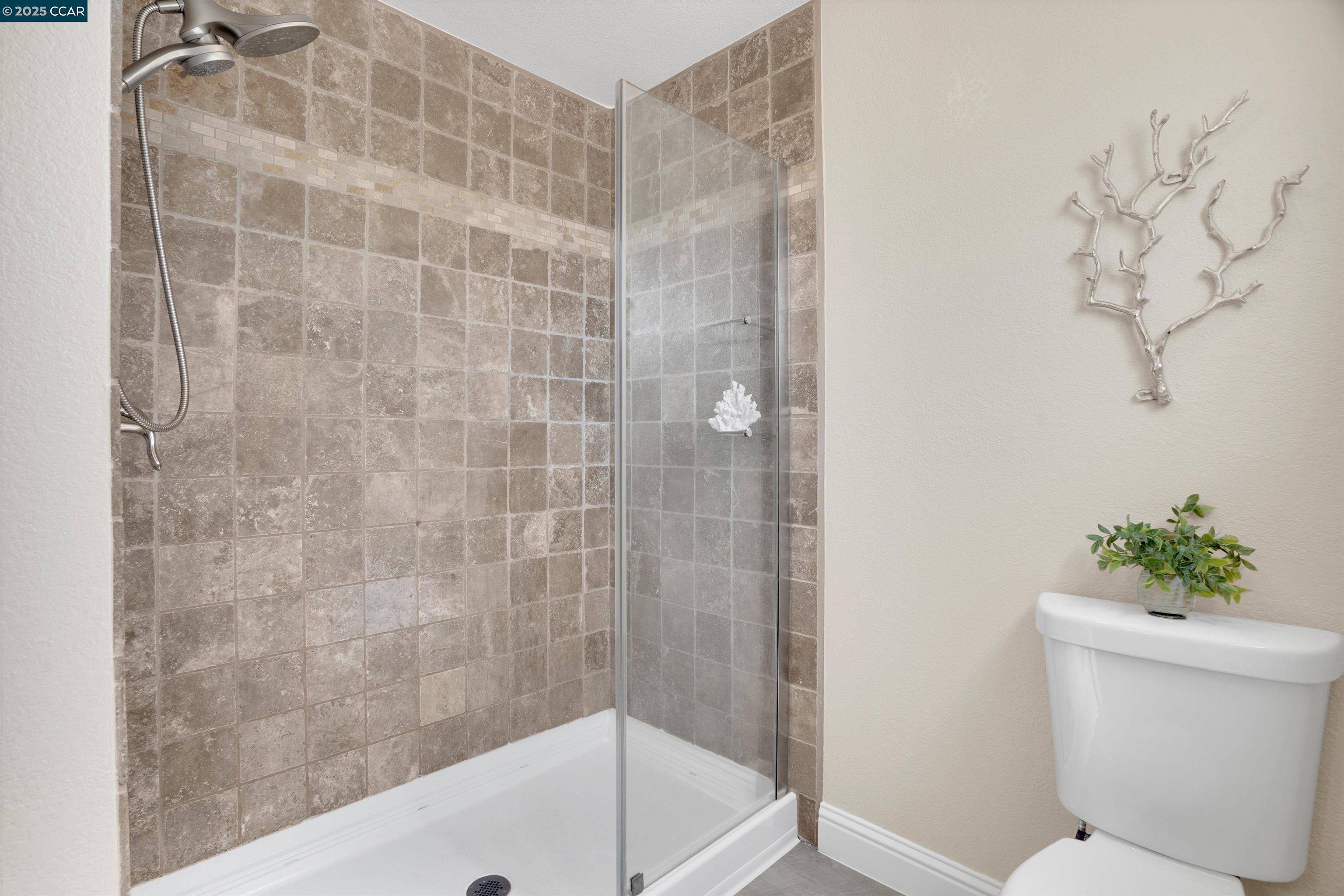 Detail Gallery Image 17 of 23 For 5828 Crestmont Ave, Livermore,  CA 94551-5615 - 4 Beds | 3 Baths