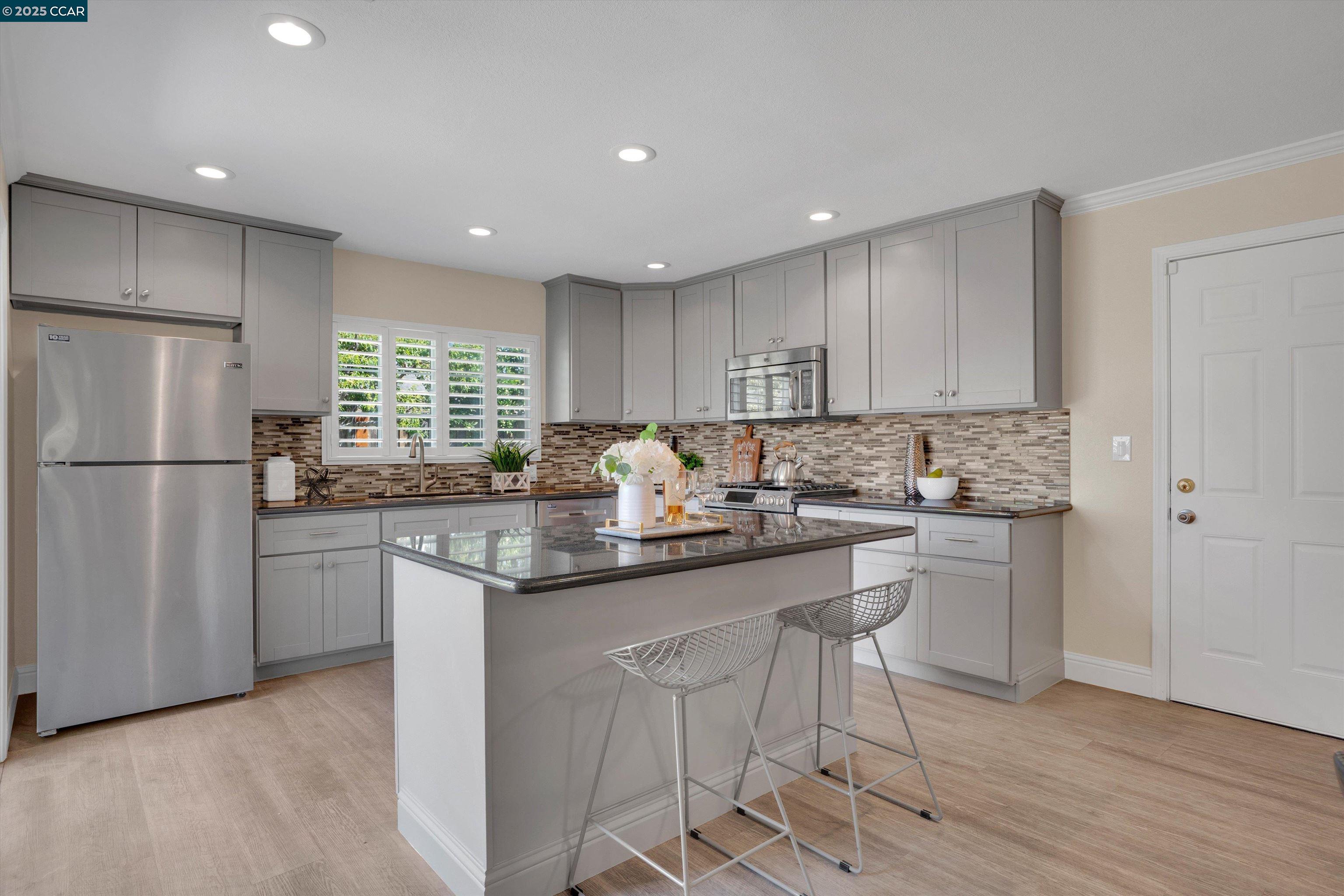 Detail Gallery Image 6 of 23 For 5828 Crestmont Ave, Livermore,  CA 94551-5615 - 4 Beds | 3 Baths