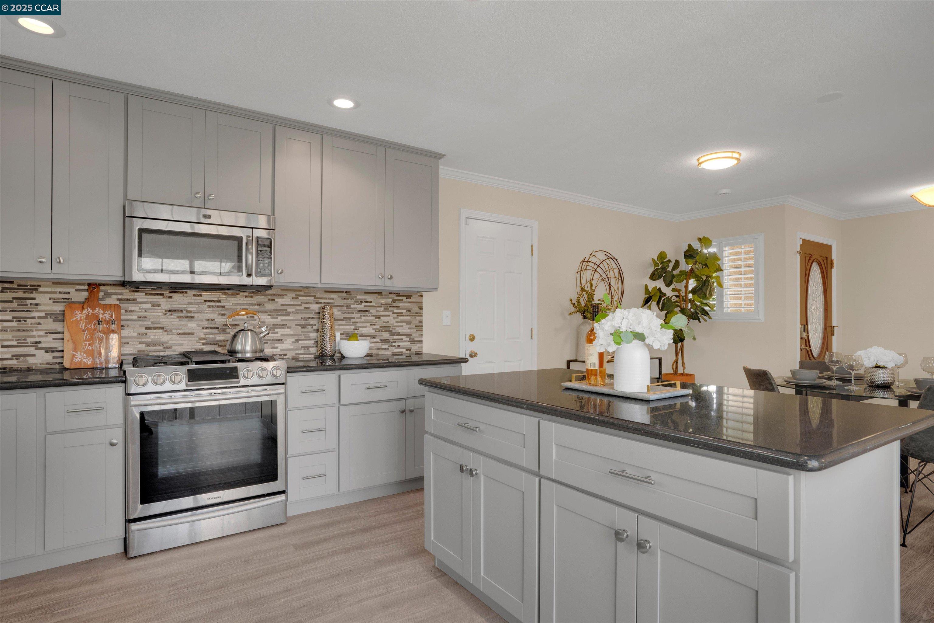 Detail Gallery Image 7 of 23 For 5828 Crestmont Ave, Livermore,  CA 94551-5615 - 4 Beds | 3 Baths