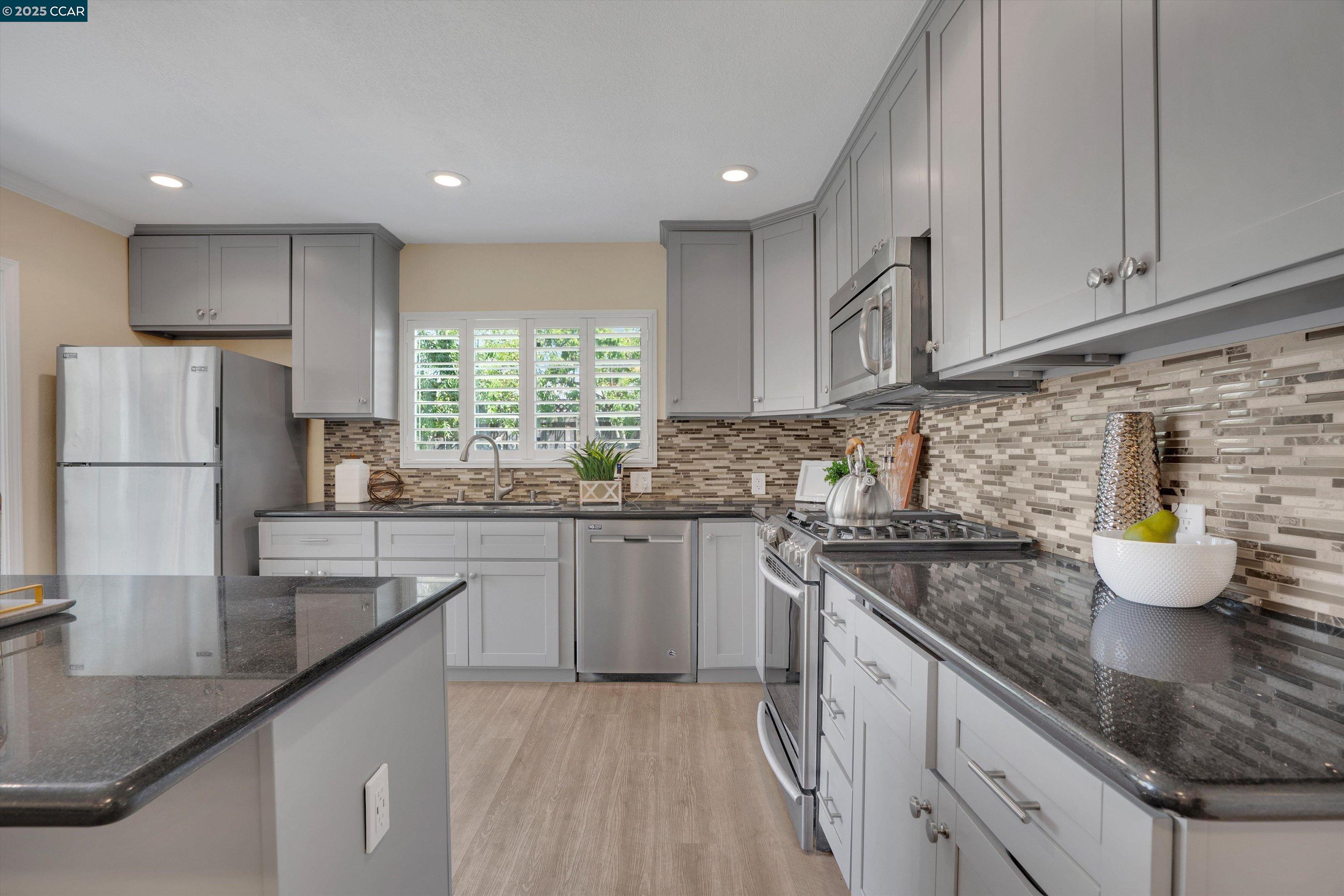 Detail Gallery Image 8 of 23 For 5828 Crestmont Ave, Livermore,  CA 94551-5615 - 4 Beds | 3 Baths