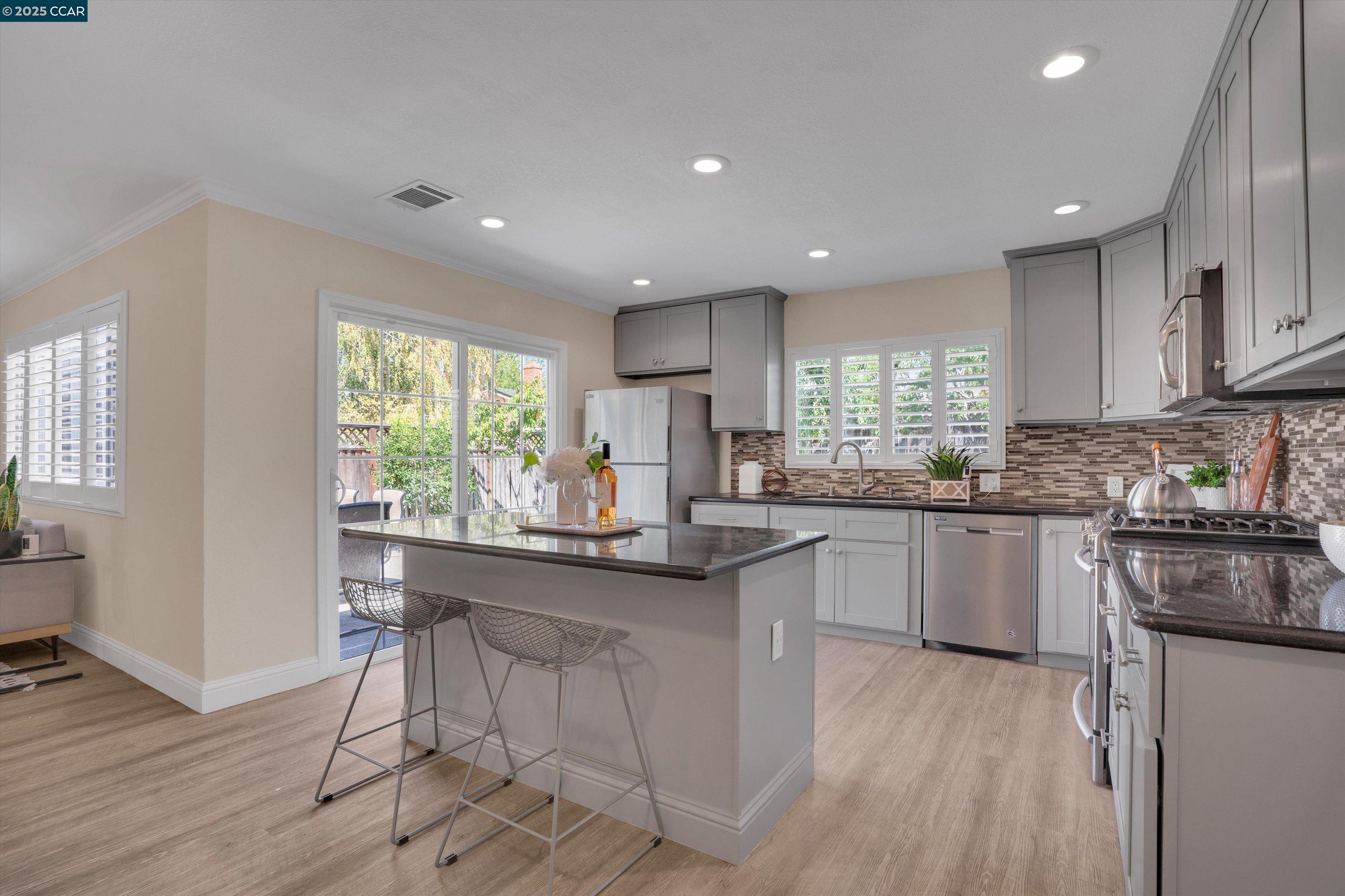 Detail Gallery Image 9 of 23 For 5828 Crestmont Ave, Livermore,  CA 94551-5615 - 4 Beds | 3 Baths
