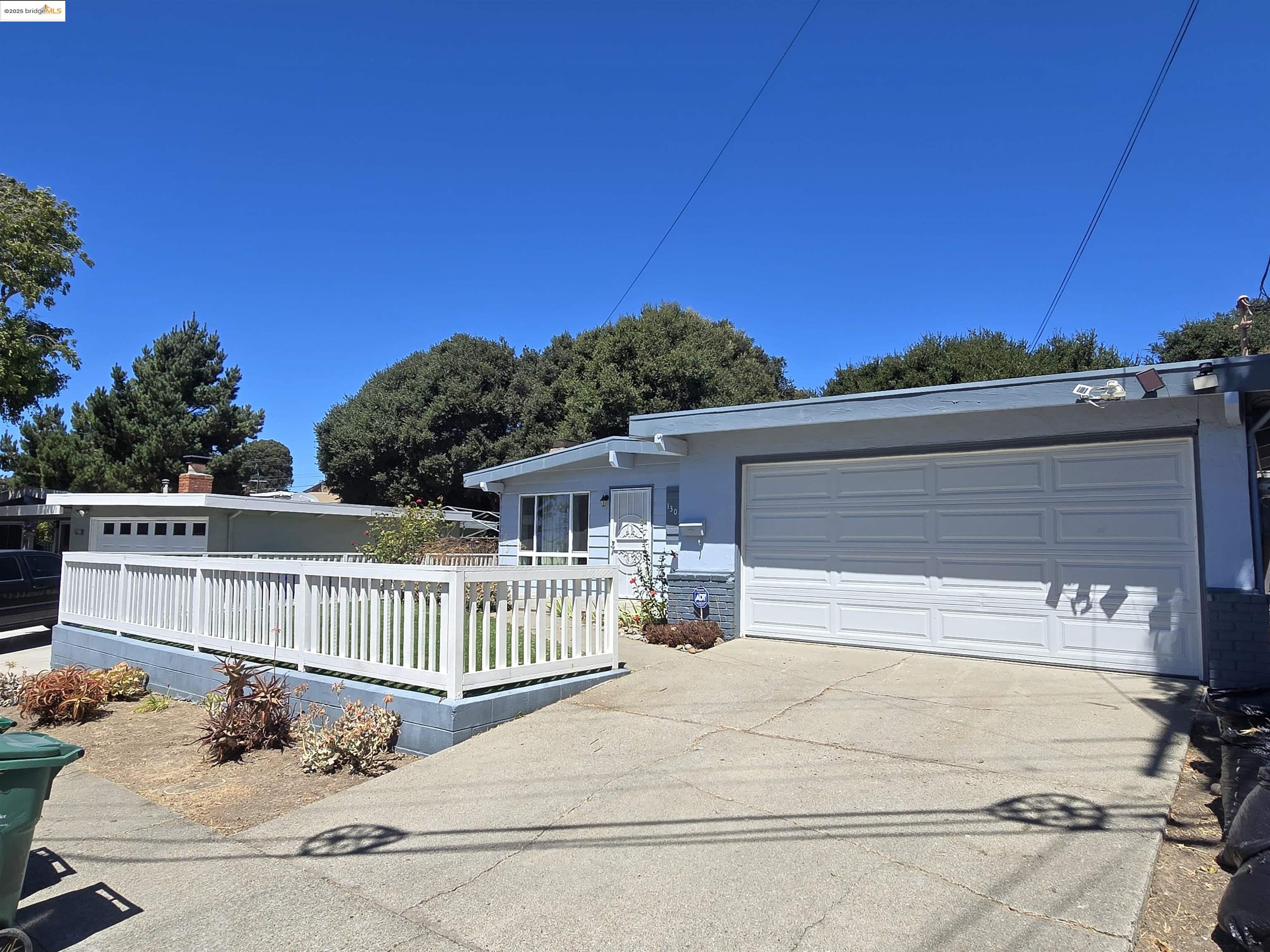 Detail Gallery Image 2 of 7 For 1305 John Ave, San Pablo,  CA 94806 - 3 Beds | 2 Baths