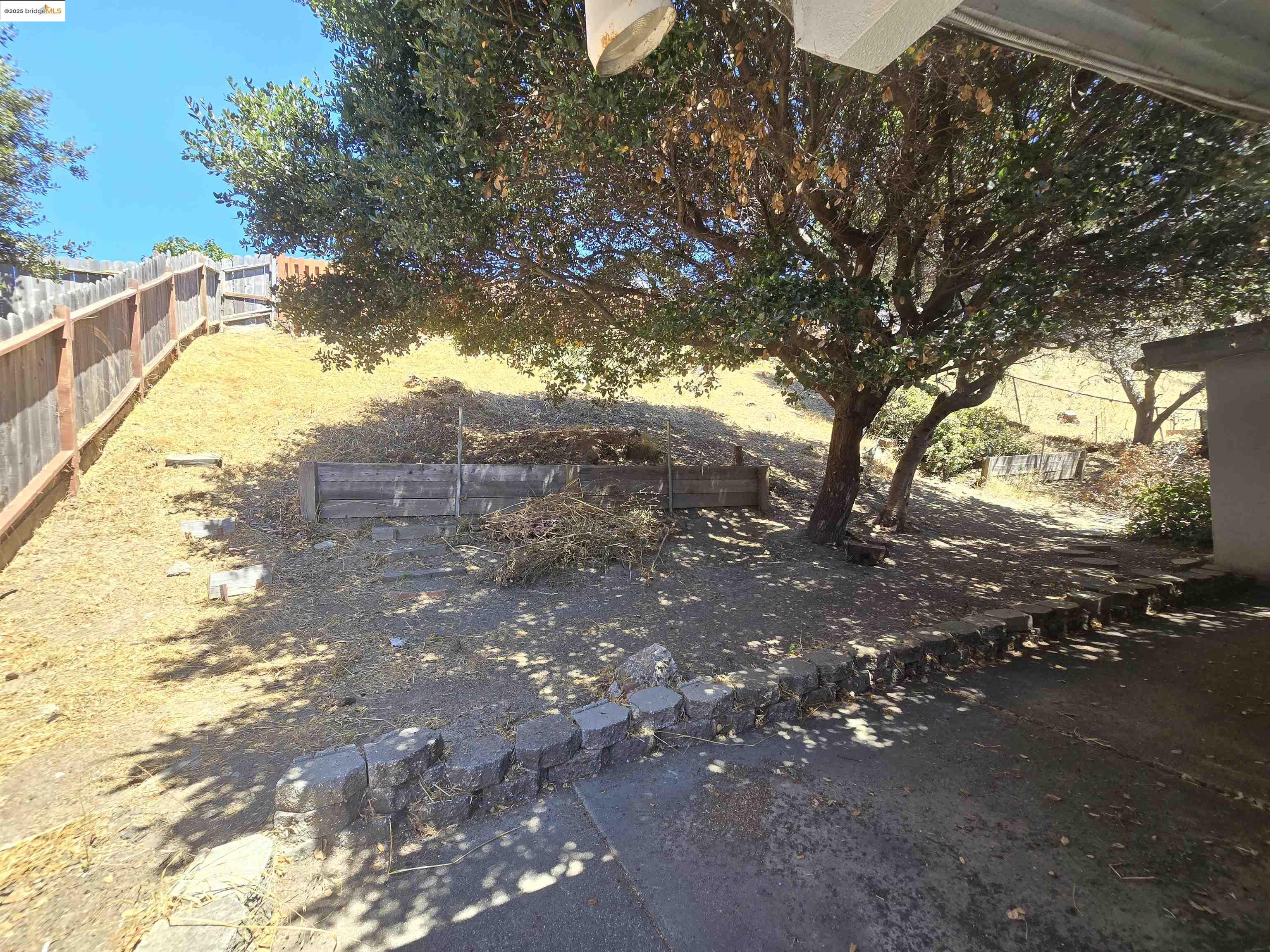 Detail Gallery Image 7 of 7 For 1305 John Ave, San Pablo,  CA 94806 - 3 Beds | 2 Baths