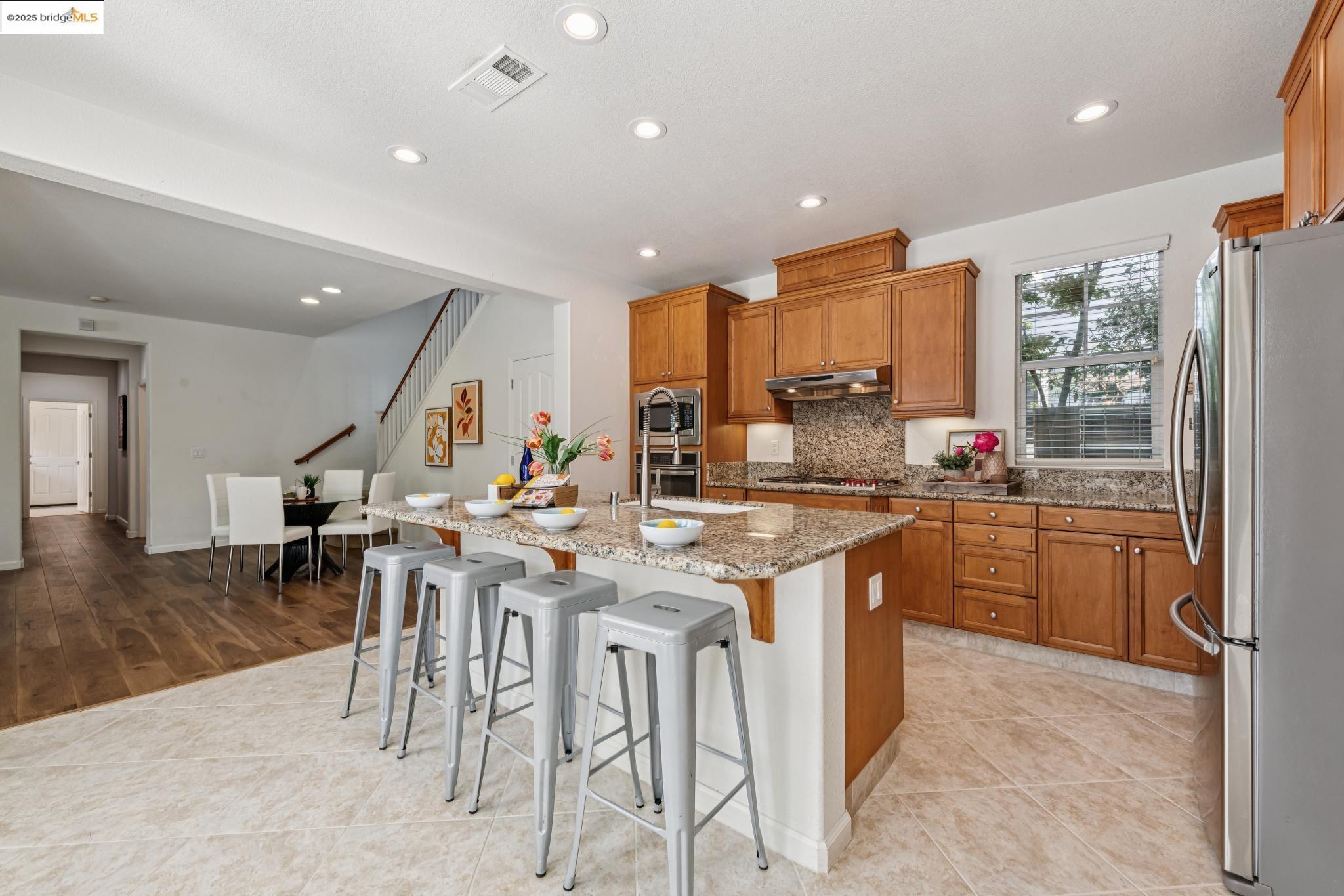 Detail Gallery Image 12 of 60 For 1027 Azuar Drive, Vallejo,  CA 94592 - 4 Beds | 3 Baths