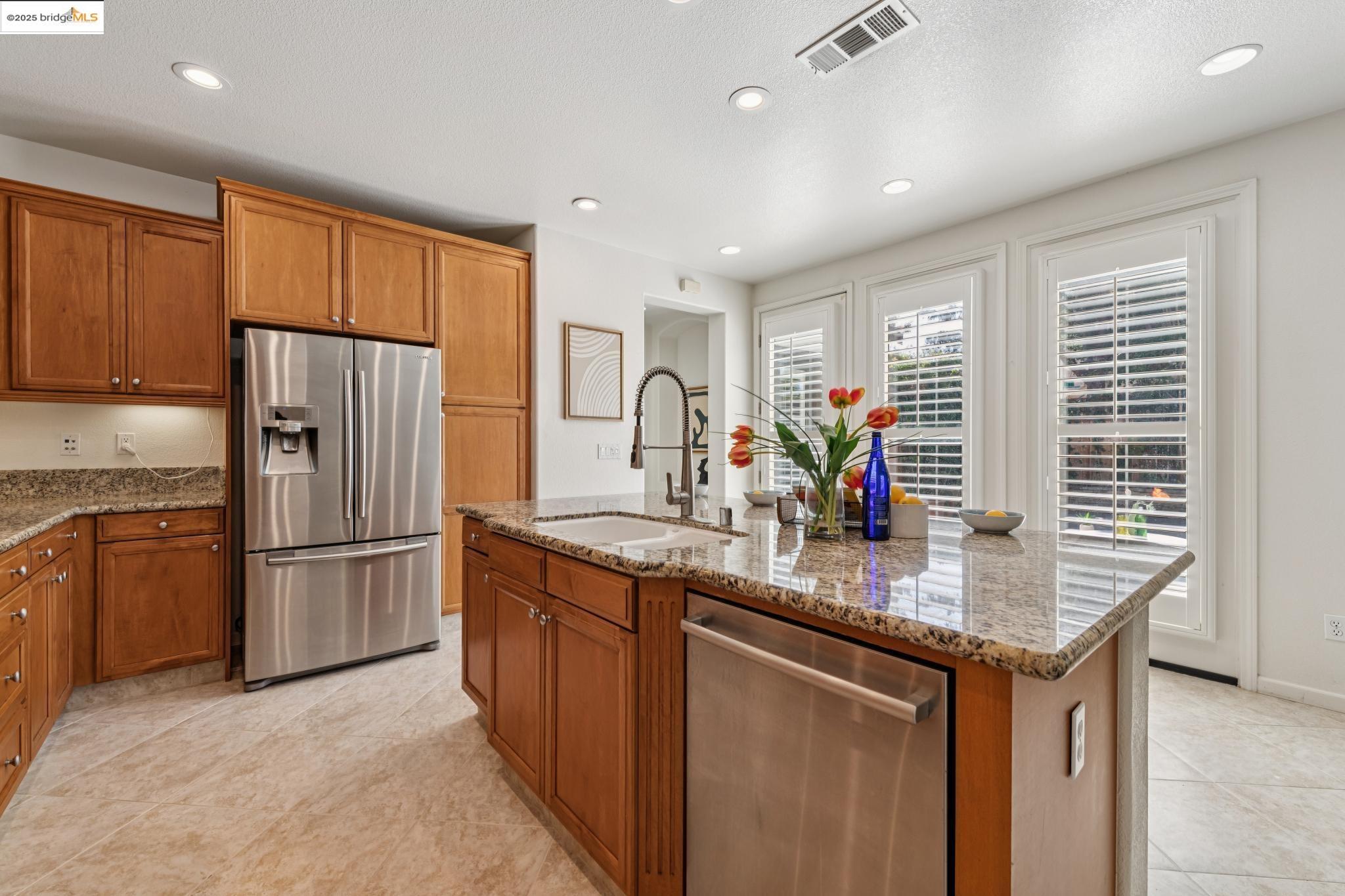 Detail Gallery Image 17 of 60 For 1027 Azuar Drive, Vallejo,  CA 94592 - 4 Beds | 3 Baths