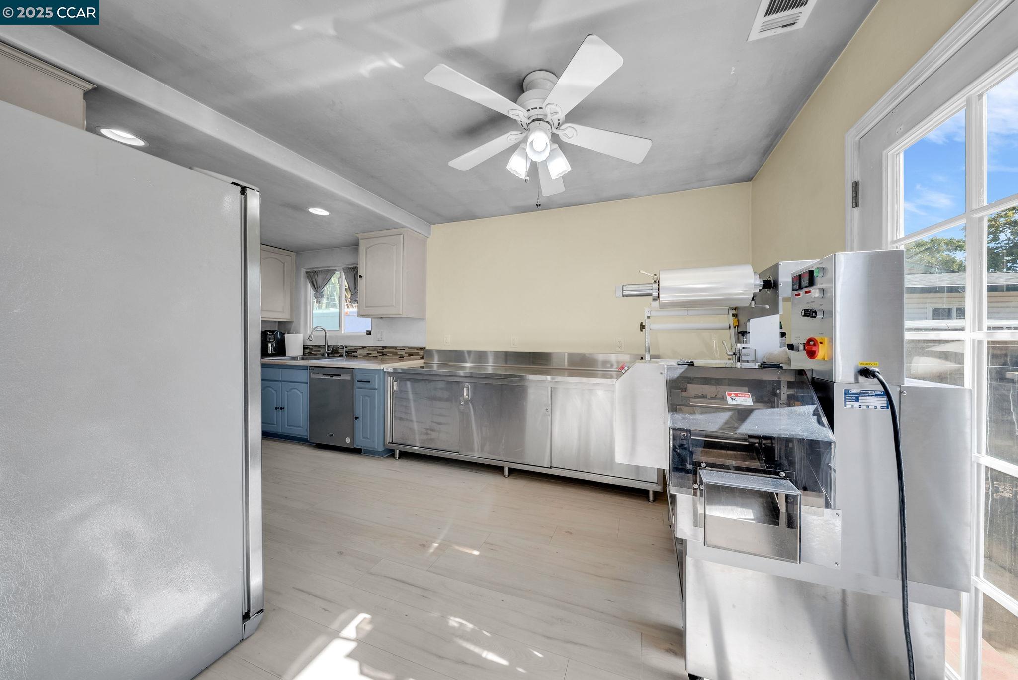 Detail Gallery Image 23 of 44 For 3412 Flamingo Dr, Concord,  CA 94520 - 3 Beds | 2 Baths