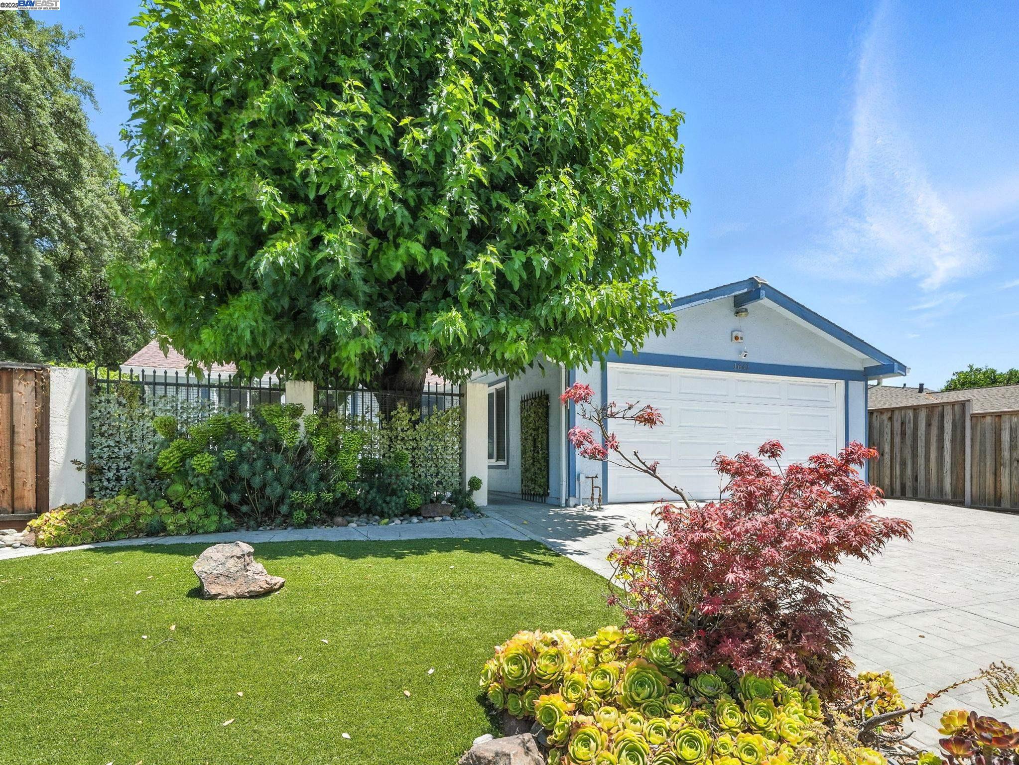 Detail Gallery Image 2 of 30 For 1641 Rue Avati, San Jose,  CA 95131 - 3 Beds | 2 Baths