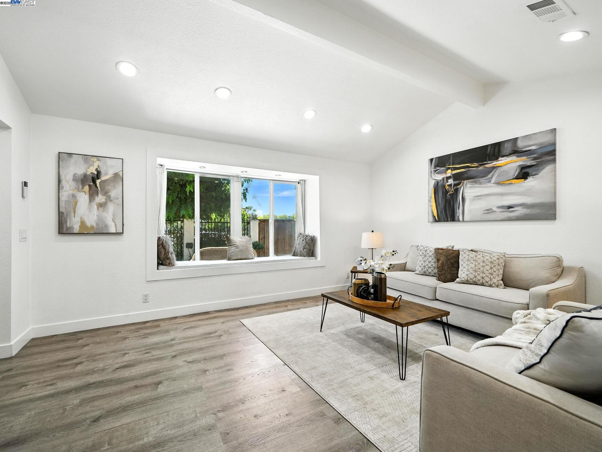 Detail Gallery Image 3 of 30 For 1641 Rue Avati, San Jose,  CA 95131 - 3 Beds | 2 Baths