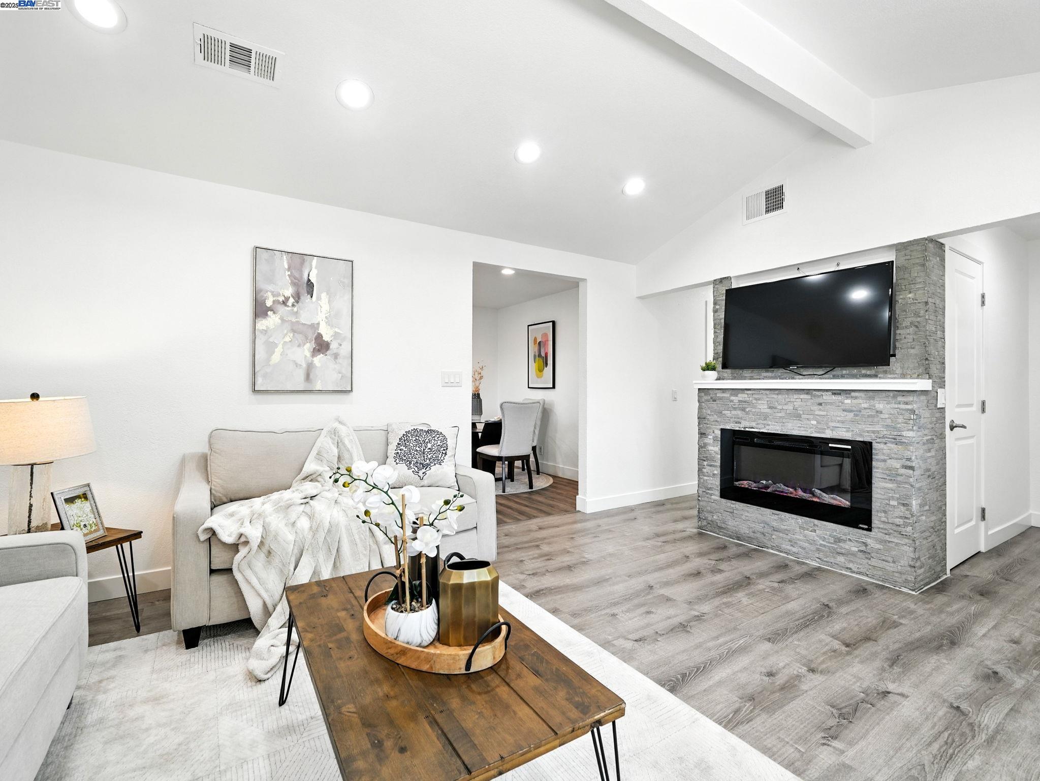 Detail Gallery Image 4 of 30 For 1641 Rue Avati, San Jose,  CA 95131 - 3 Beds | 2 Baths