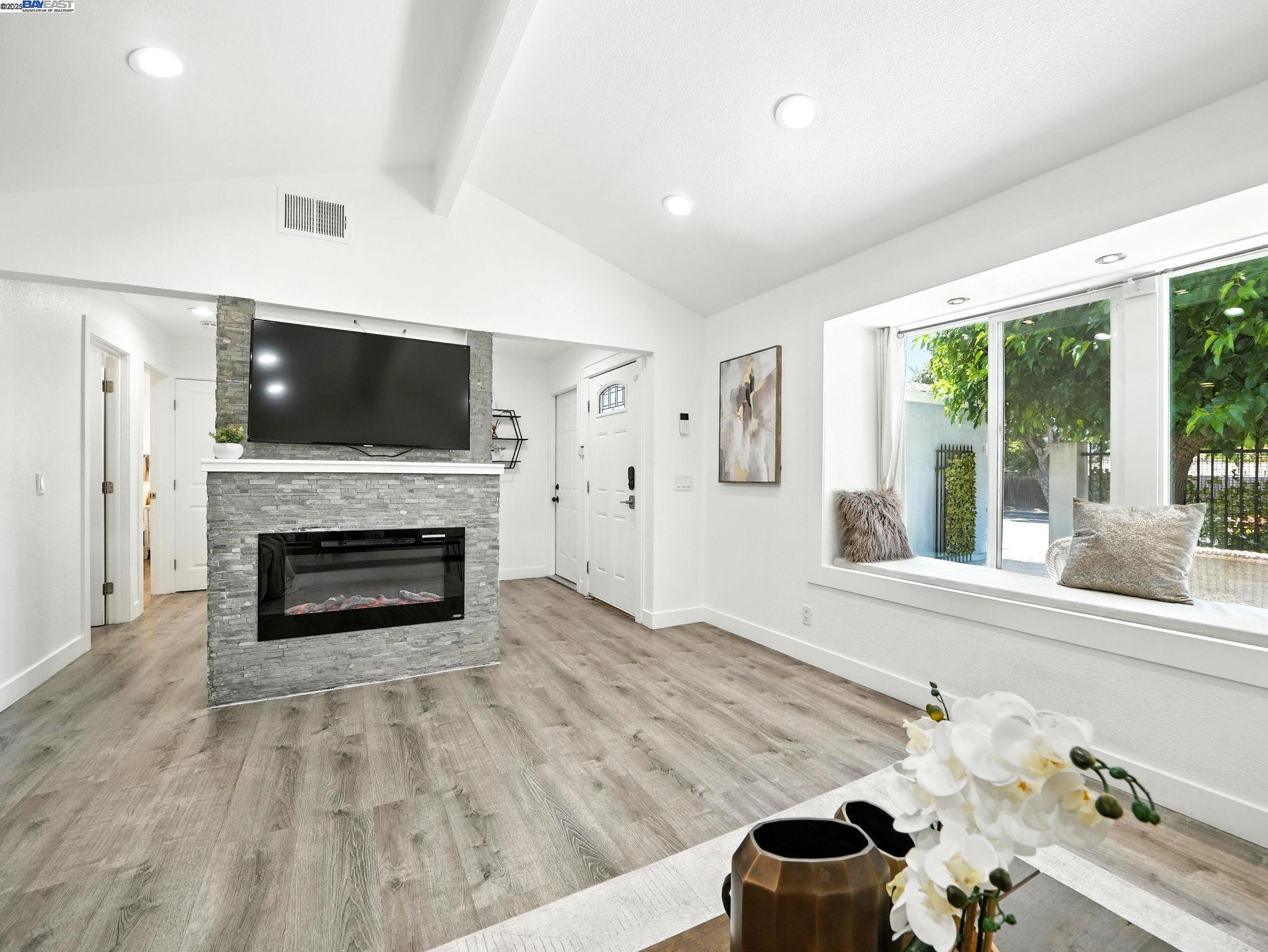 Detail Gallery Image 5 of 30 For 1641 Rue Avati, San Jose,  CA 95131 - 3 Beds | 2 Baths