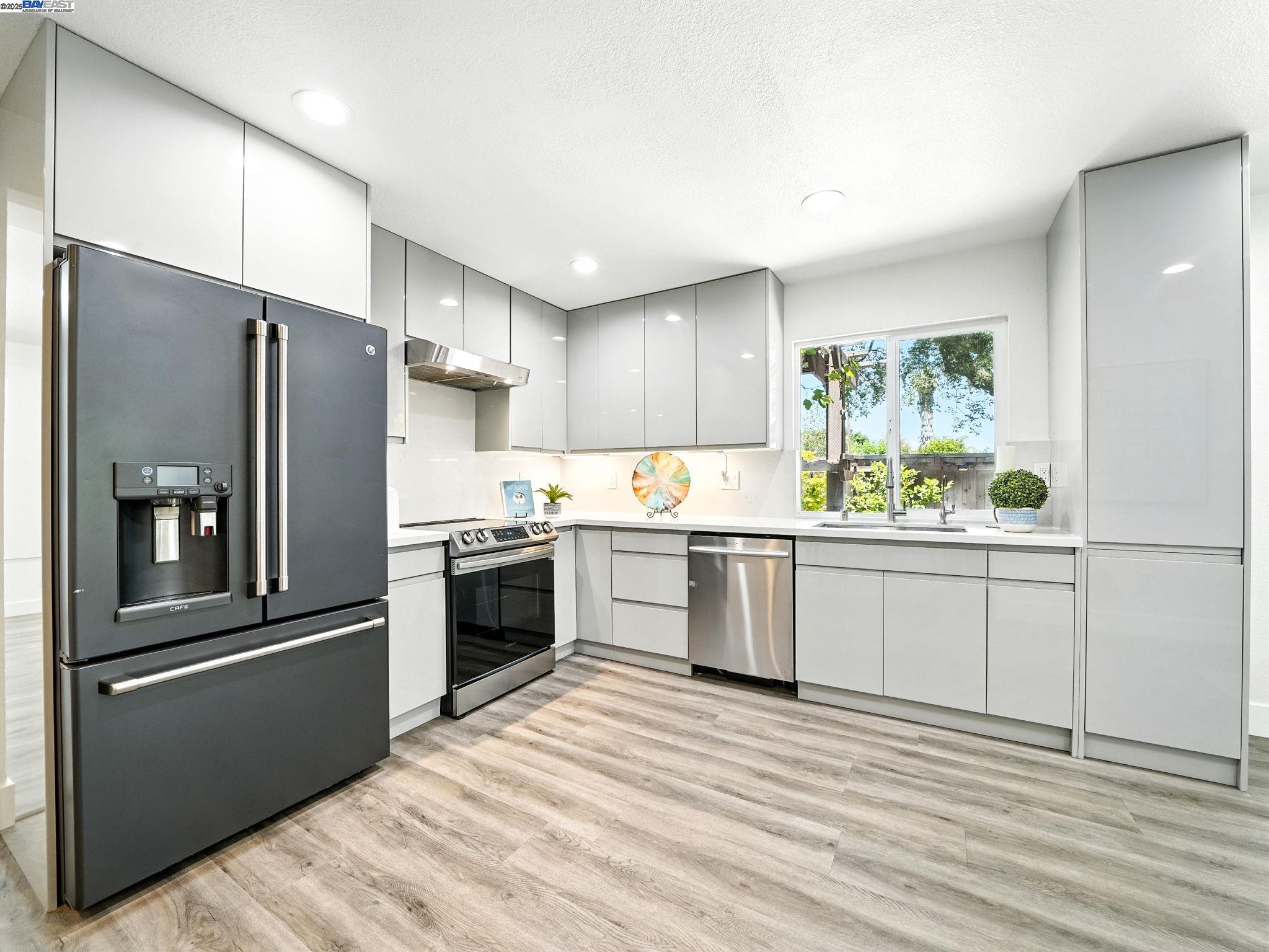 Detail Gallery Image 8 of 30 For 1641 Rue Avati, San Jose,  CA 95131 - 3 Beds | 2 Baths