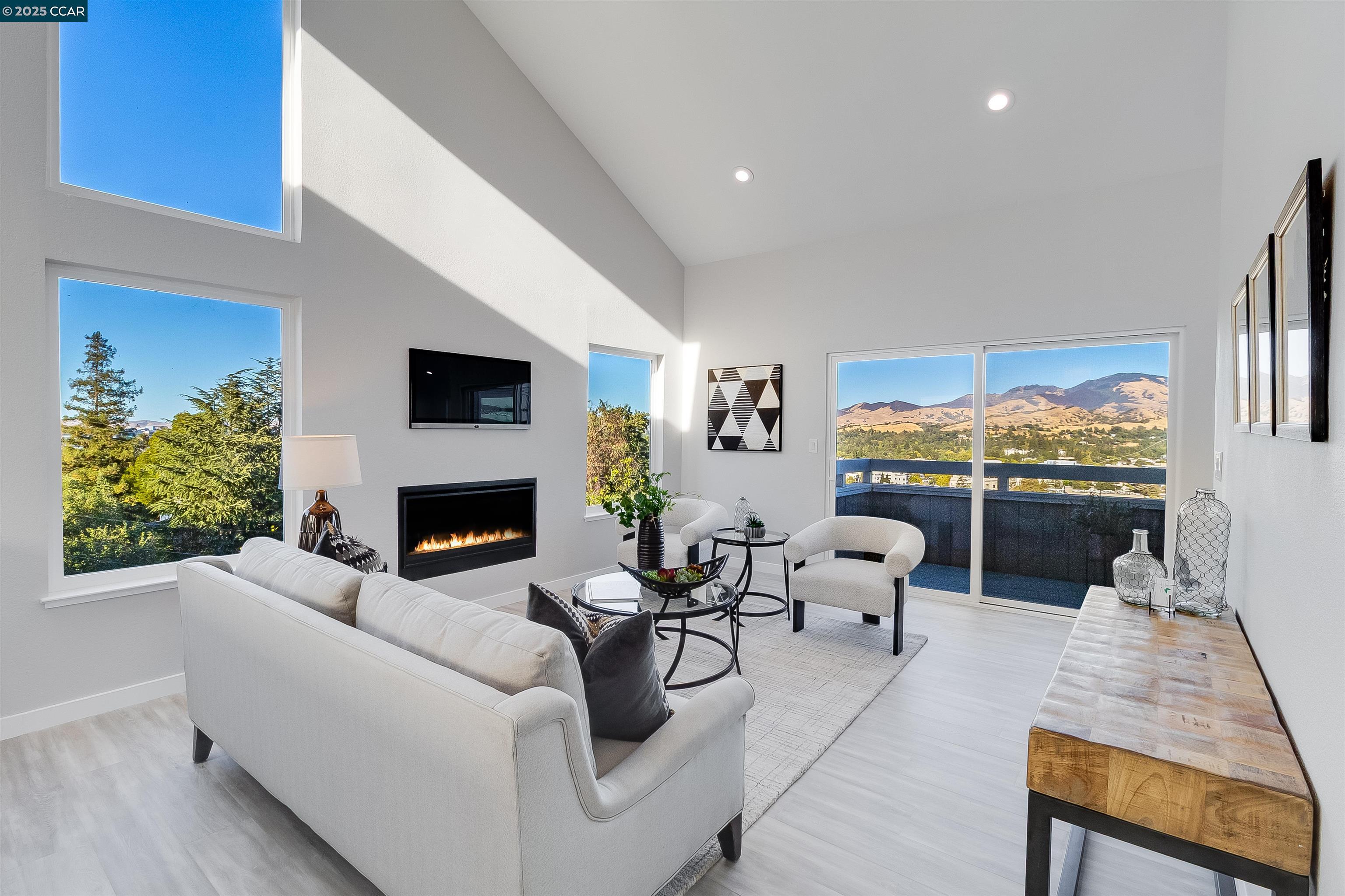 Detail Gallery Image 8 of 60 For 1648 Terrace Way, Walnut Creek,  CA 94597 - 3 Beds | 2 Baths
