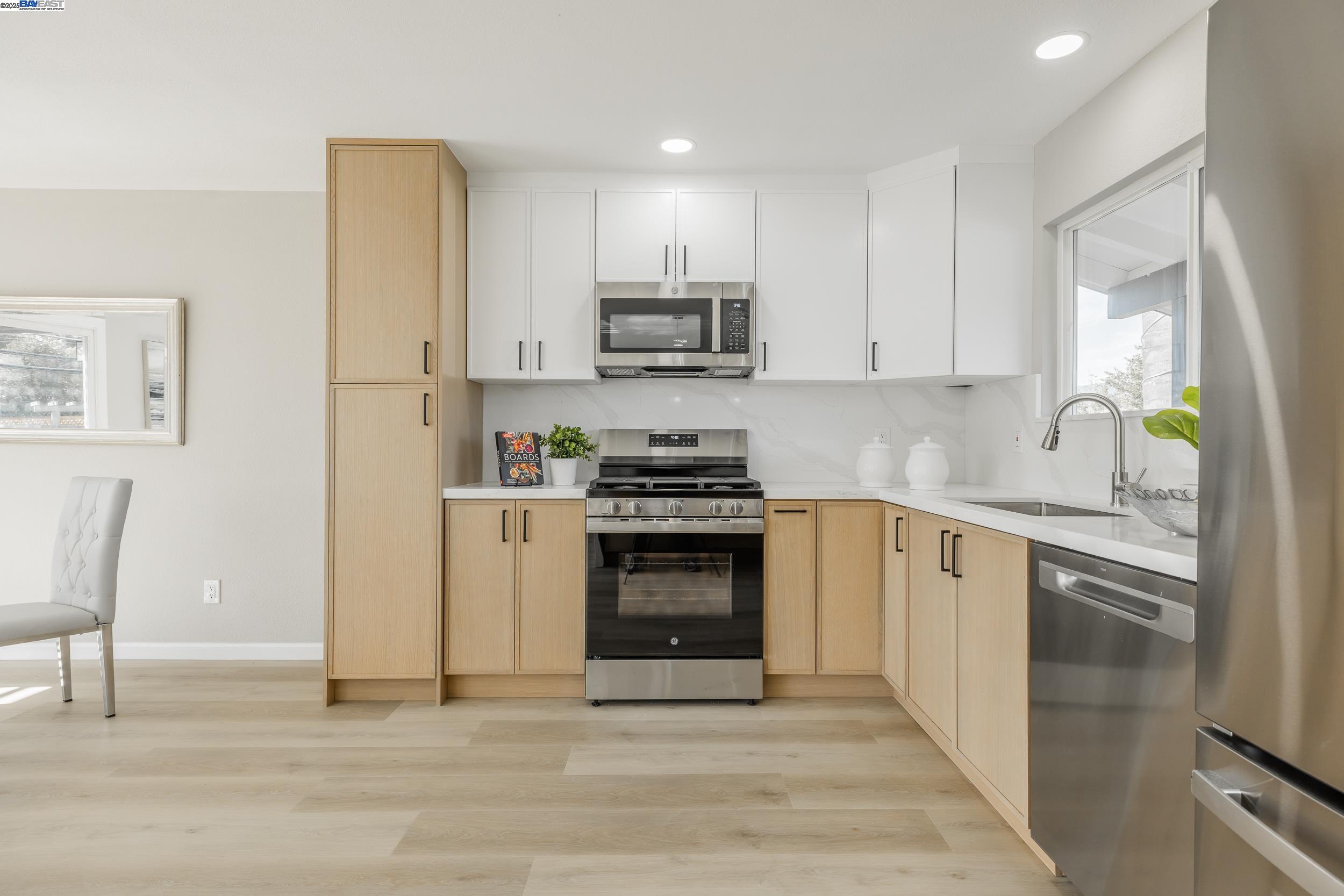 Detail Gallery Image 6 of 29 For 5850 Chesbro Ave, San Jose,  CA 95123 - 3 Beds | 2/1 Baths