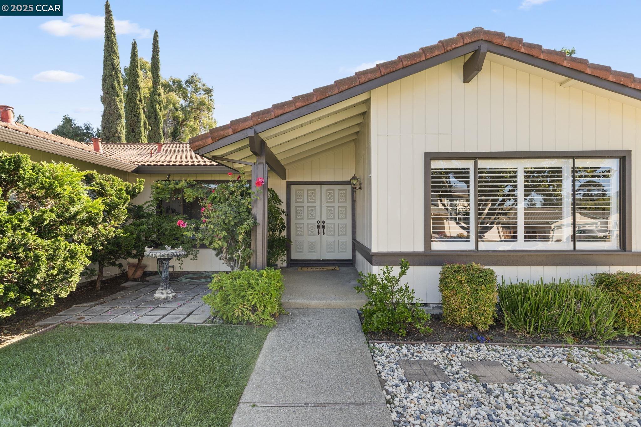 Detail Gallery Image 4 of 60 For 323 York Ct, Walnut Creek,  CA 94598 - 4 Beds | 2/1 Baths