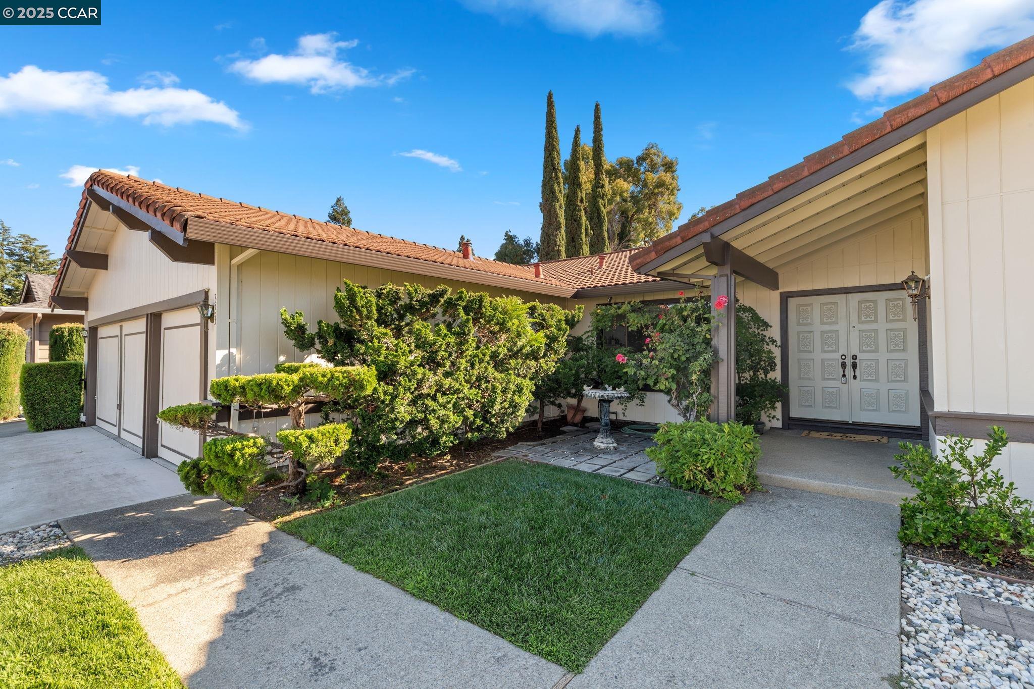 Detail Gallery Image 6 of 60 For 323 York Ct, Walnut Creek,  CA 94598 - 4 Beds | 2/1 Baths