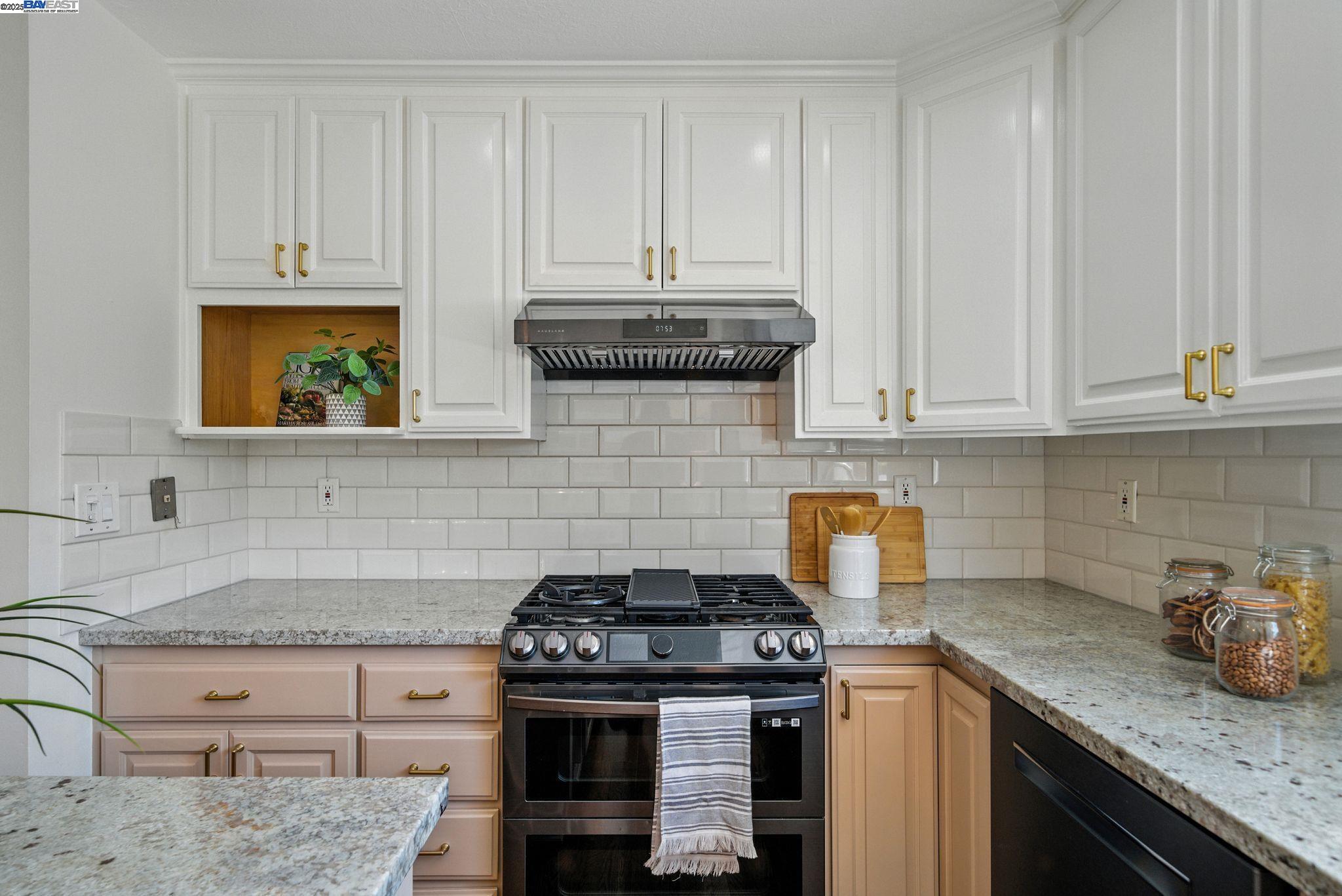 Detail Gallery Image 13 of 57 For 420 Camden Rd, Alameda,  CA 94501 - 5 Beds | 3 Baths