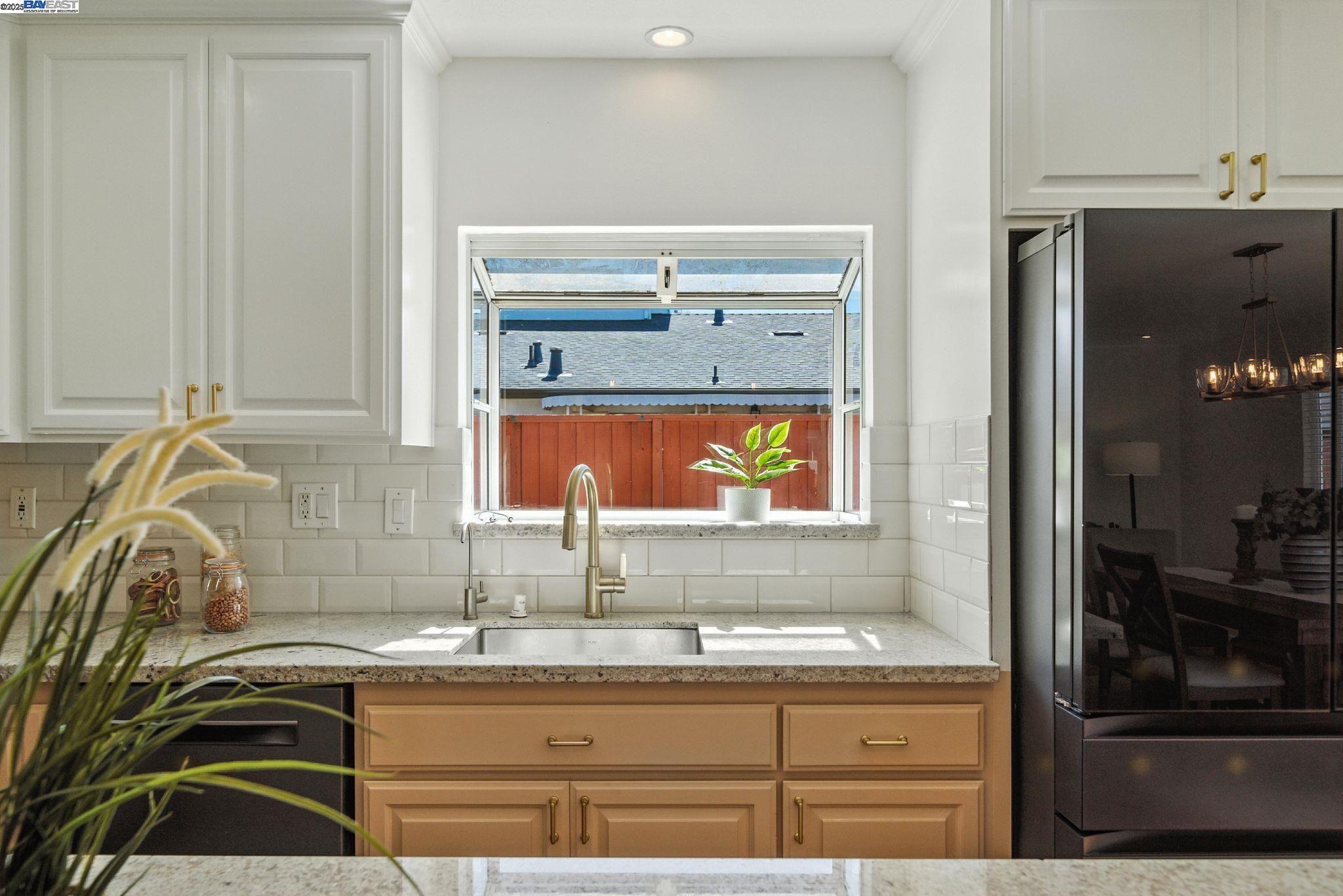 Detail Gallery Image 14 of 57 For 420 Camden Rd, Alameda,  CA 94501 - 5 Beds | 3 Baths