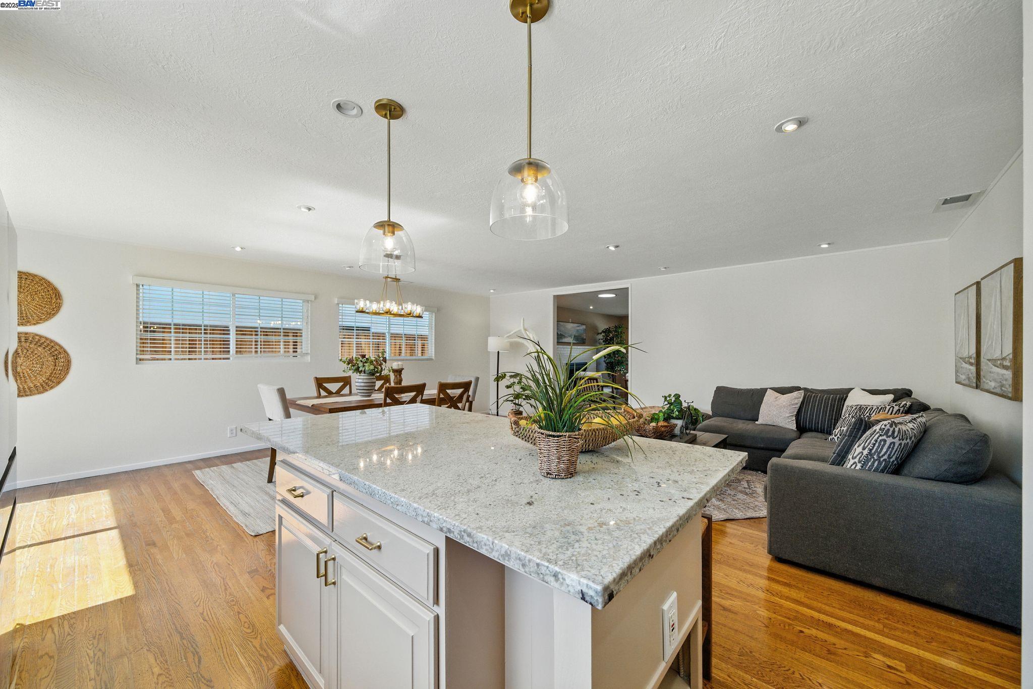 Detail Gallery Image 15 of 57 For 420 Camden Rd, Alameda,  CA 94501 - 5 Beds | 3 Baths