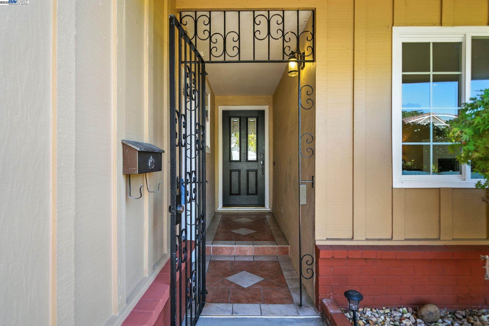 Detail Gallery Image 4 of 57 For 420 Camden Rd, Alameda,  CA 94501 - 5 Beds | 3 Baths