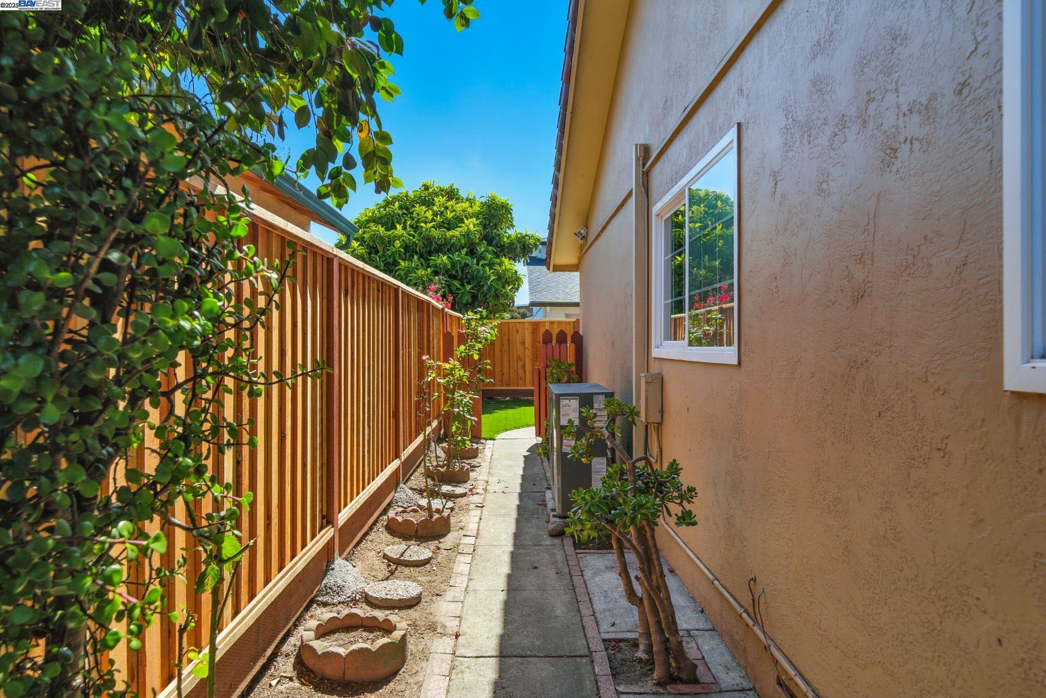 Detail Gallery Image 40 of 57 For 420 Camden Rd, Alameda,  CA 94501 - 5 Beds | 3 Baths