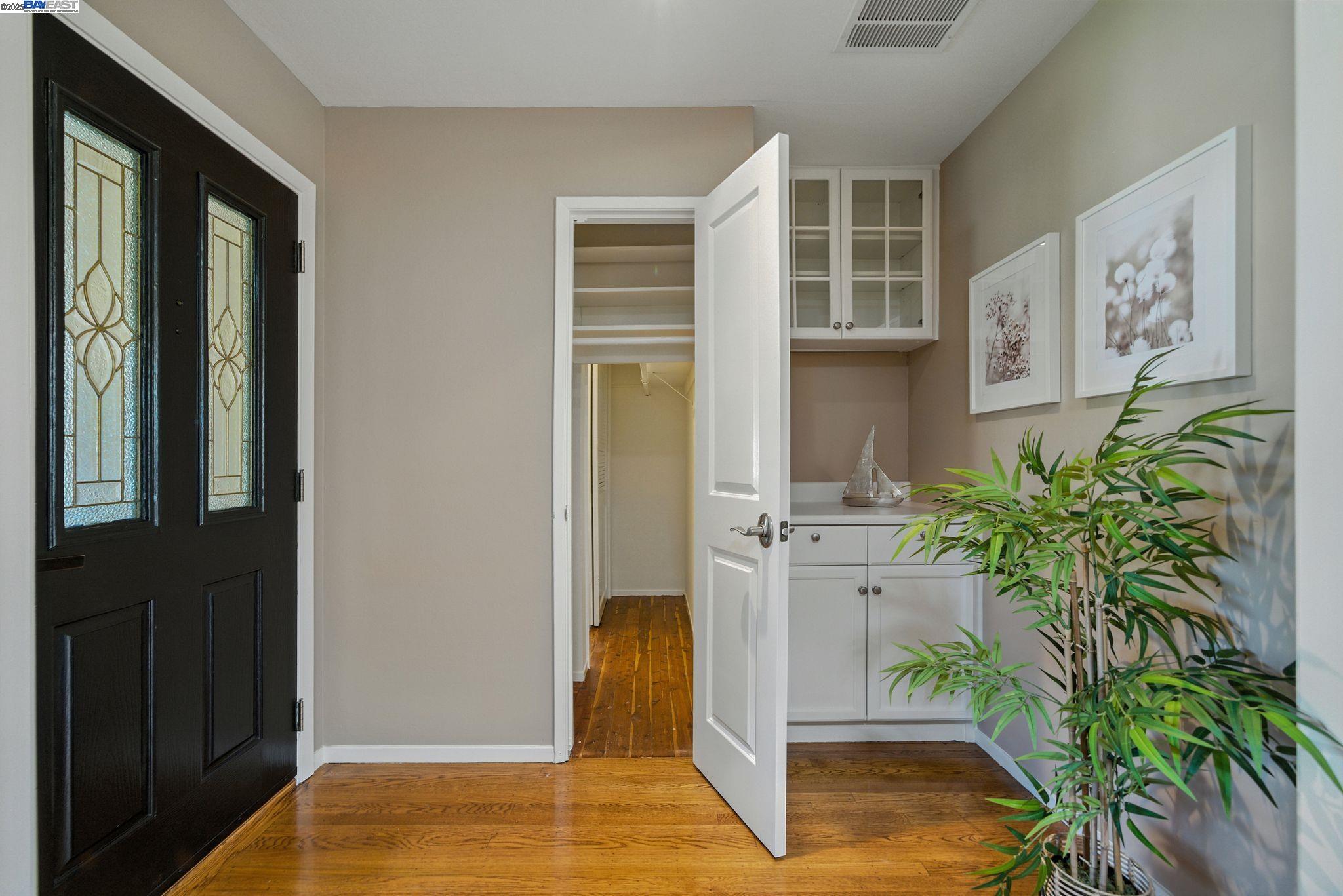 Detail Gallery Image 5 of 57 For 420 Camden Rd, Alameda,  CA 94501 - 5 Beds | 3 Baths