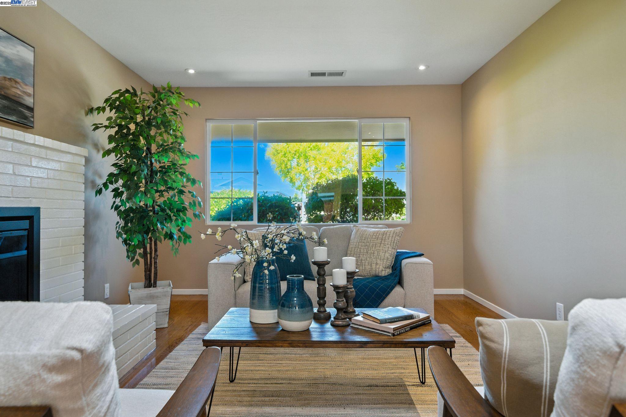 Detail Gallery Image 7 of 57 For 420 Camden Rd, Alameda,  CA 94501 - 5 Beds | 3 Baths