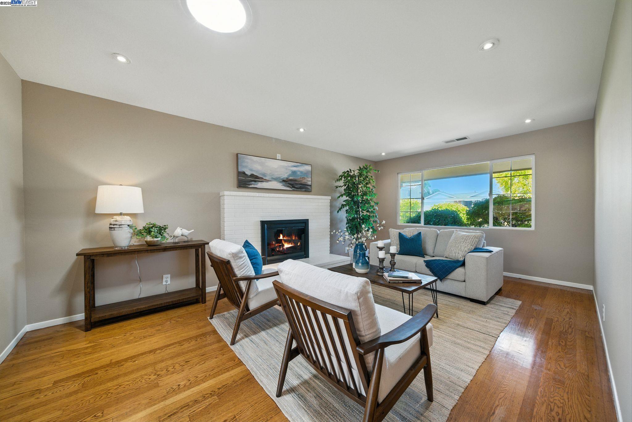 Detail Gallery Image 8 of 57 For 420 Camden Rd, Alameda,  CA 94501 - 5 Beds | 3 Baths