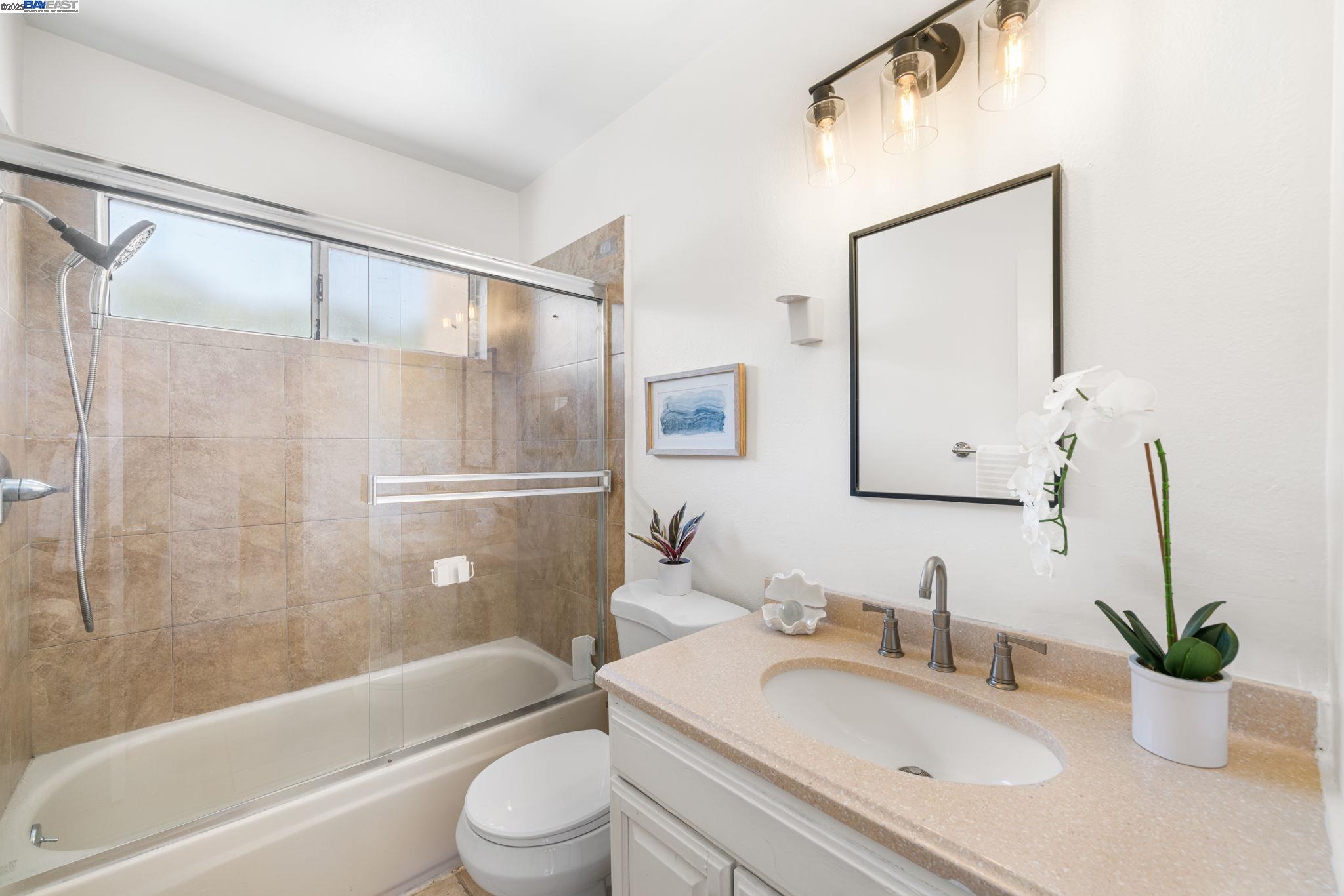 Detail Gallery Image 16 of 27 For 2658 Oliver Dr, Hayward,  CA 94545 - 2 Beds | 1/1 Baths