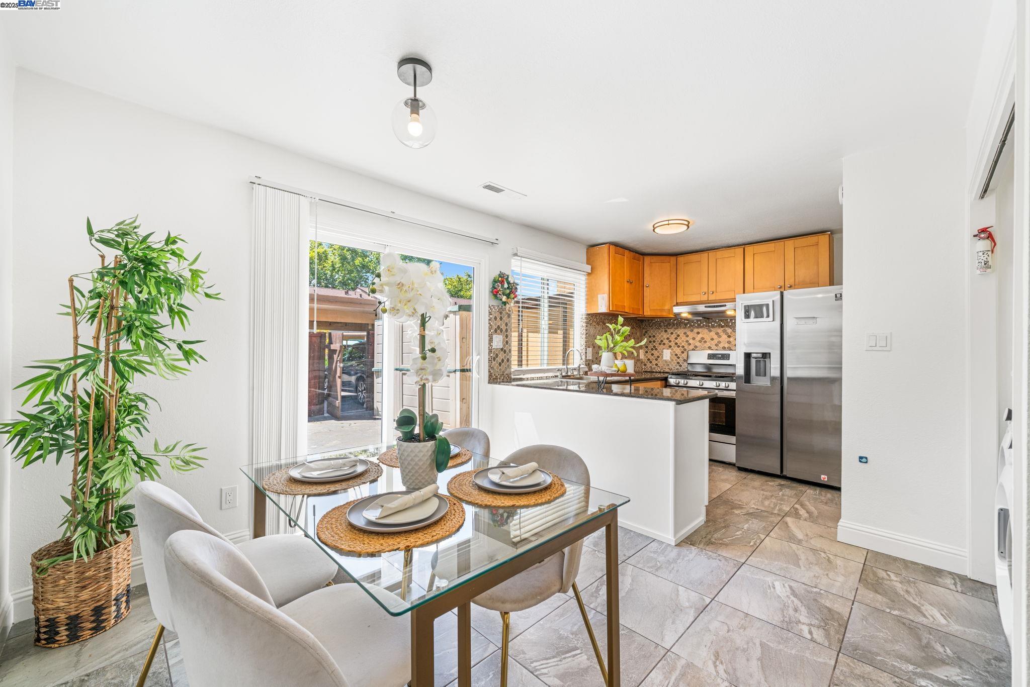 Detail Gallery Image 8 of 27 For 2658 Oliver Dr, Hayward,  CA 94545 - 2 Beds | 1/1 Baths