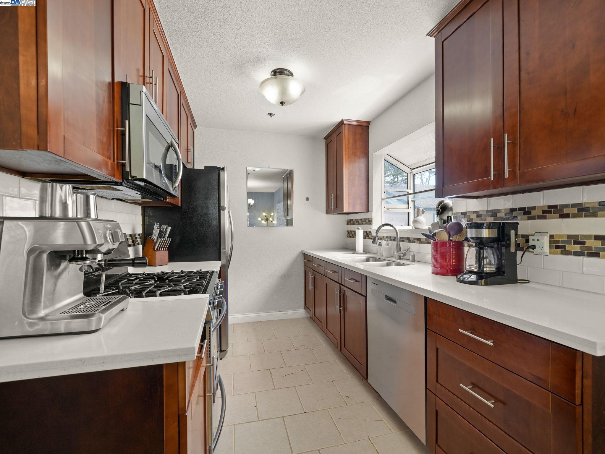 Detail Gallery Image 7 of 41 For 1015 San Gabriel Cir #525,  Daly City,  CA 94014 - 2 Beds | 1/1 Baths
