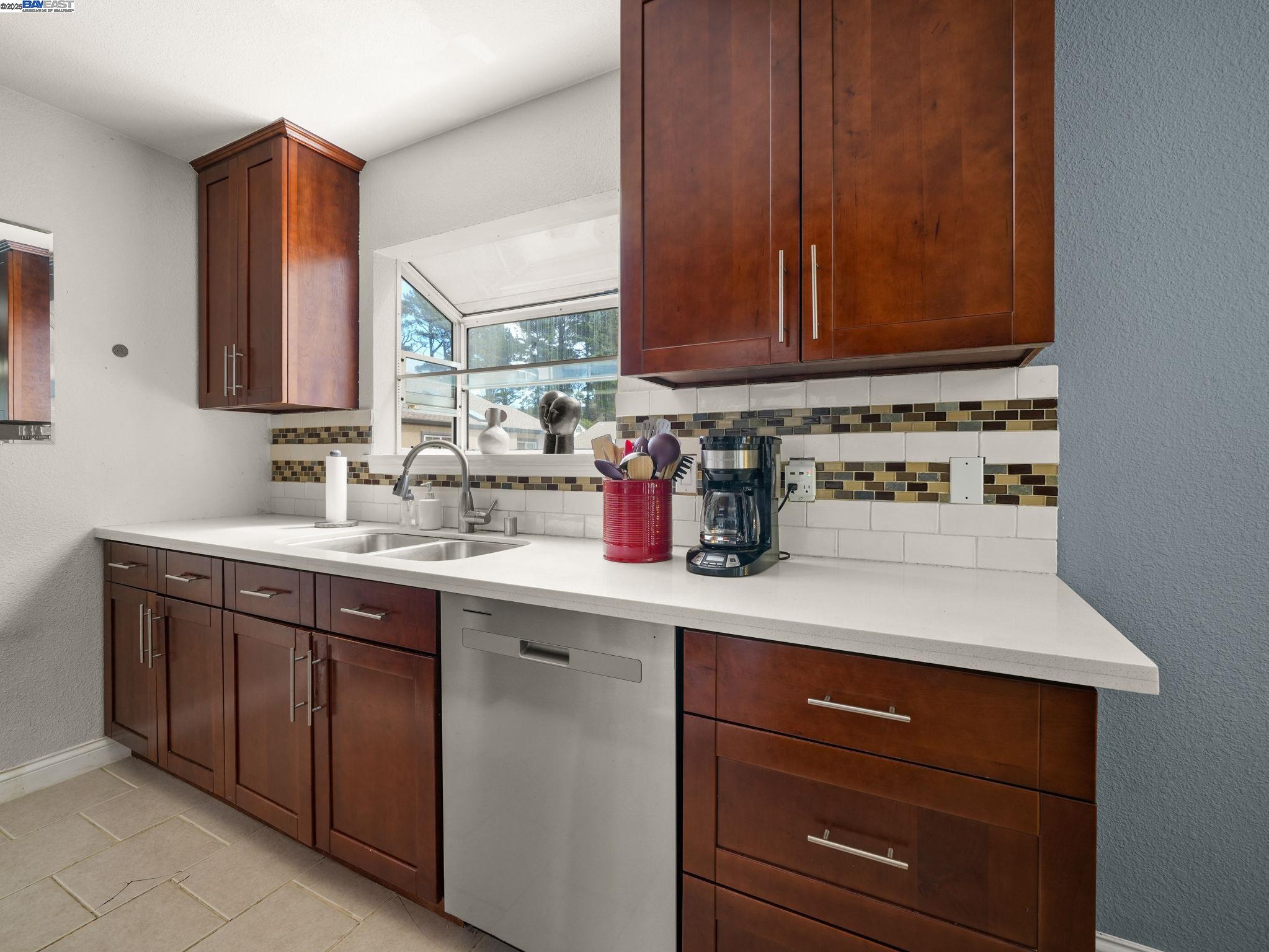 Detail Gallery Image 8 of 41 For 1015 San Gabriel Cir #525,  Daly City,  CA 94014 - 2 Beds | 1/1 Baths