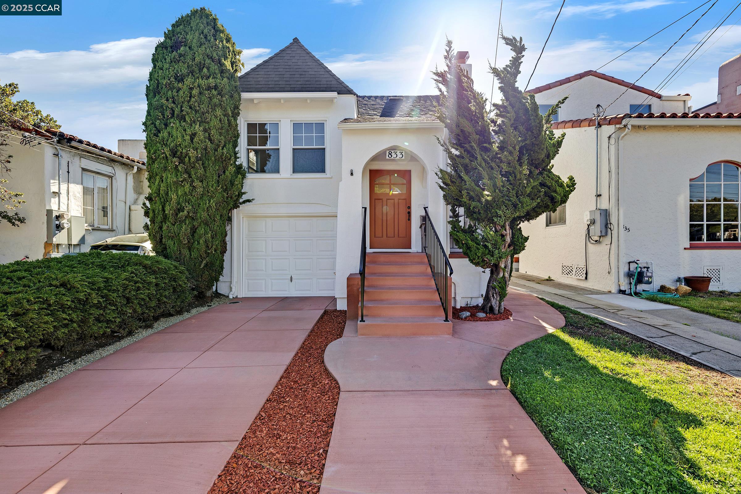 Detail Gallery Image 1 of 21 For 833 Santa Fe Ave, Albany,  CA 94706 - 2 Beds | 1 Baths