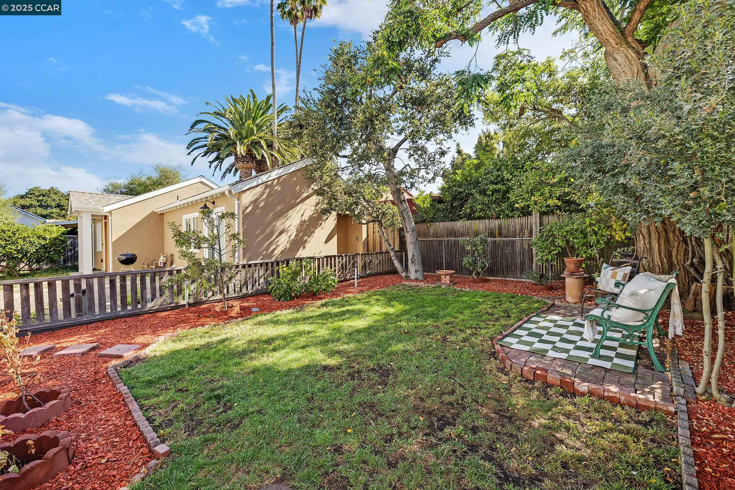 Detail Gallery Image 20 of 21 For 833 Santa Fe Ave, Albany,  CA 94706 - 2 Beds | 1 Baths