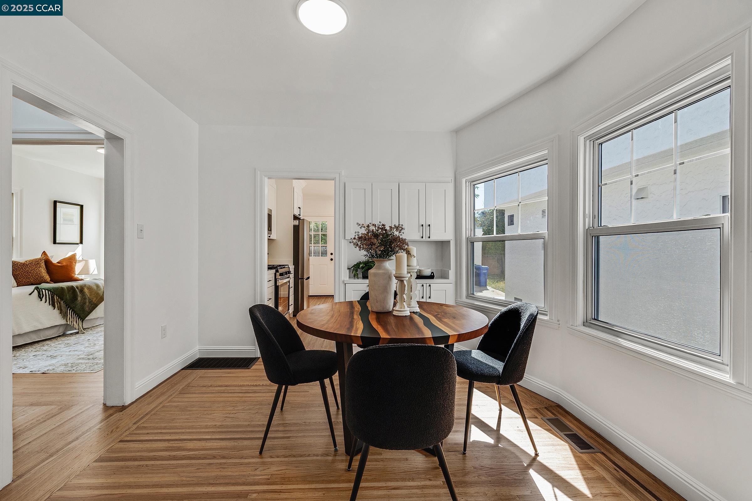 Detail Gallery Image 5 of 21 For 833 Santa Fe Ave, Albany,  CA 94706 - 2 Beds | 1 Baths