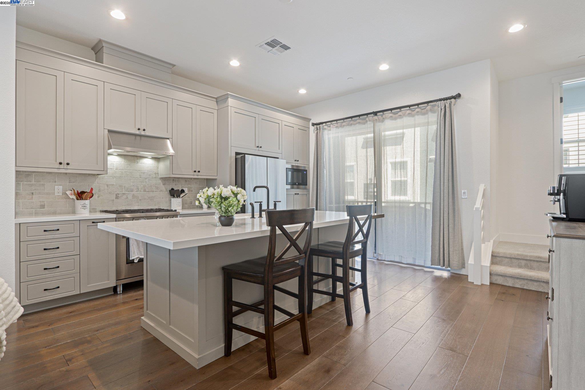 Detail Gallery Image 2 of 26 For 8556 Tailwind Ave, Newark,  CA 94560 - 3 Beds | 3/1 Baths