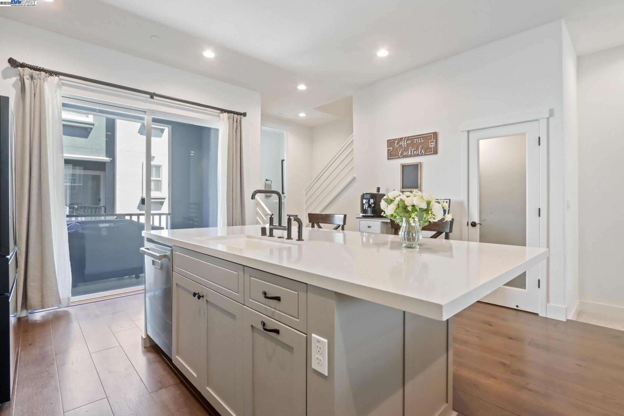 Detail Gallery Image 8 of 26 For 8556 Tailwind Ave, Newark,  CA 94560 - 3 Beds | 3/1 Baths