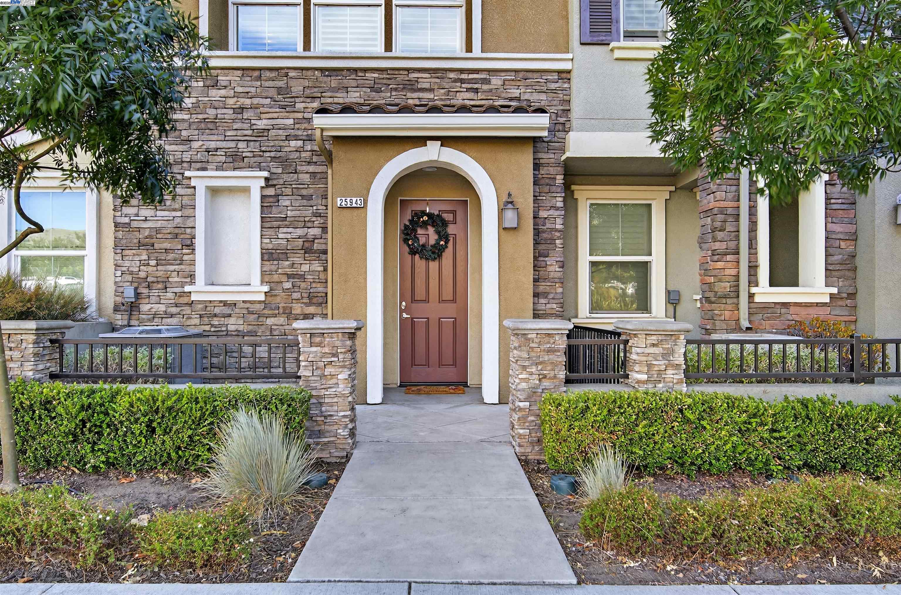 Detail Gallery Image 2 of 42 For 25943 Dollar St, Hayward,  CA 94544 - 4 Beds | 3/1 Baths