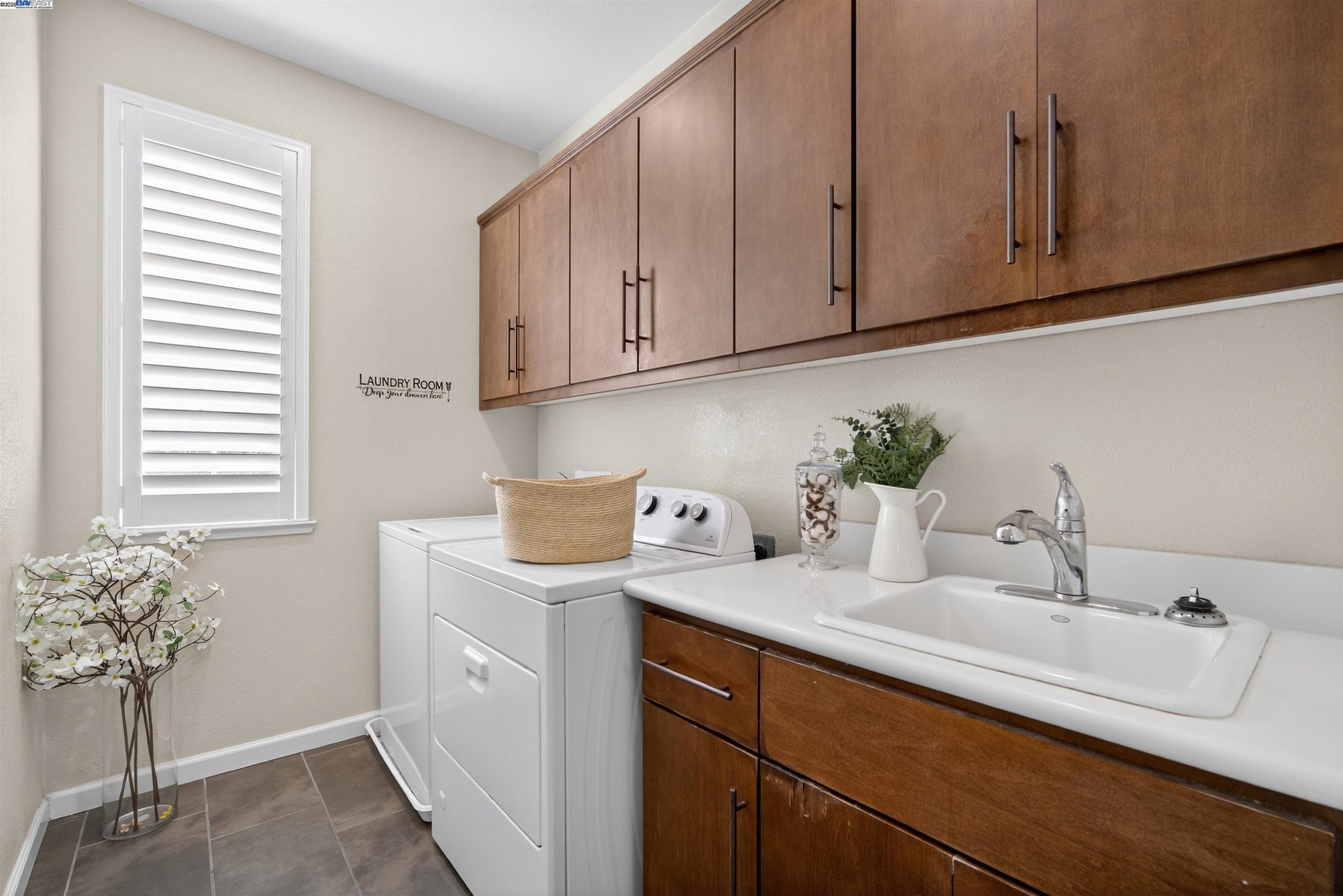 Detail Gallery Image 16 of 42 For 25943 Dollar St, Hayward,  CA 94544 - 4 Beds | 3/1 Baths