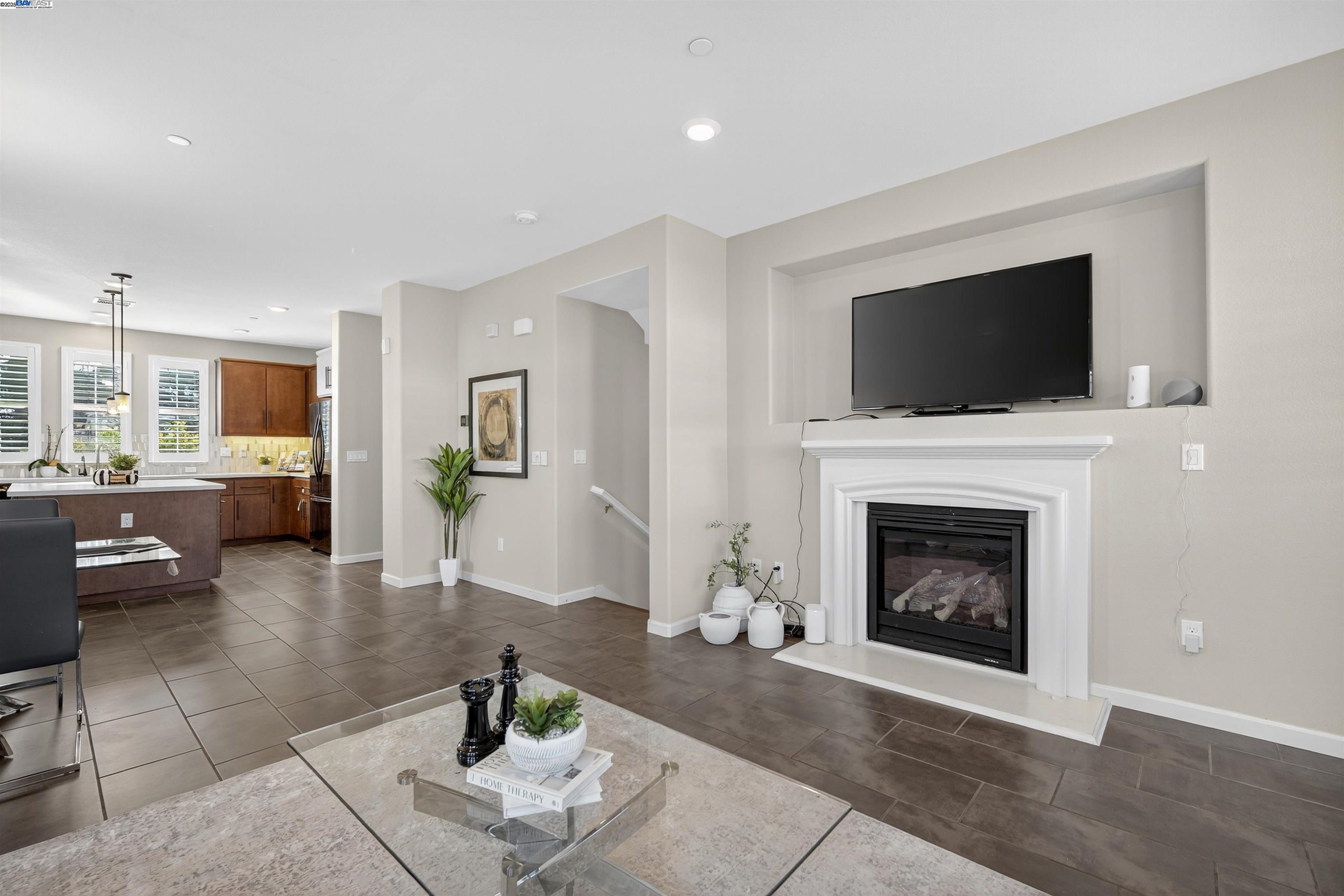 Detail Gallery Image 4 of 42 For 25943 Dollar St, Hayward,  CA 94544 - 4 Beds | 3/1 Baths