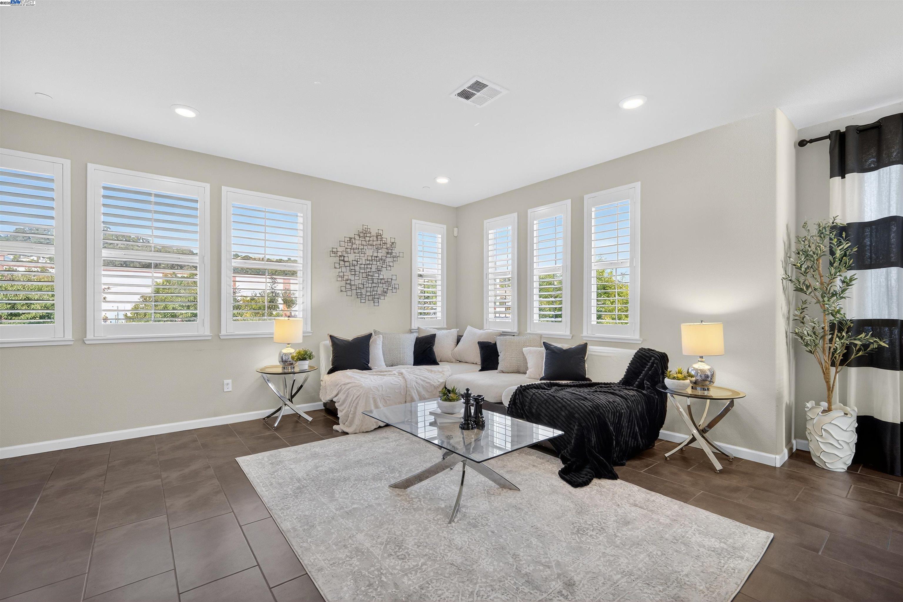 Detail Gallery Image 6 of 42 For 25943 Dollar St, Hayward,  CA 94544 - 4 Beds | 3/1 Baths